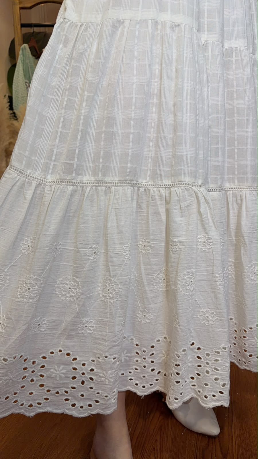 3538 Off-White With English Emb Edge OP