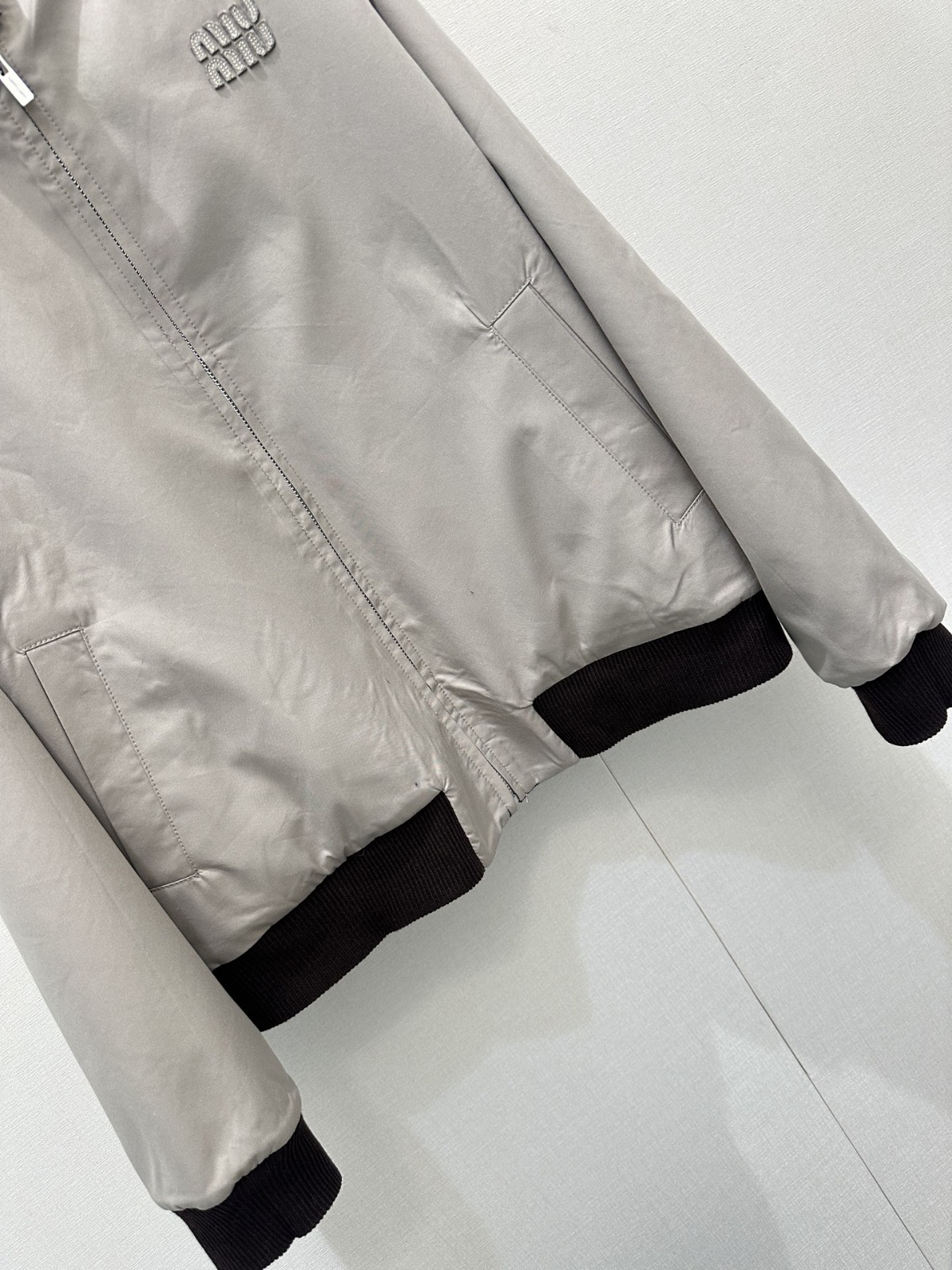 【頂級原單】Miu Miu 雙面可穿學院風立領拉鍊外套