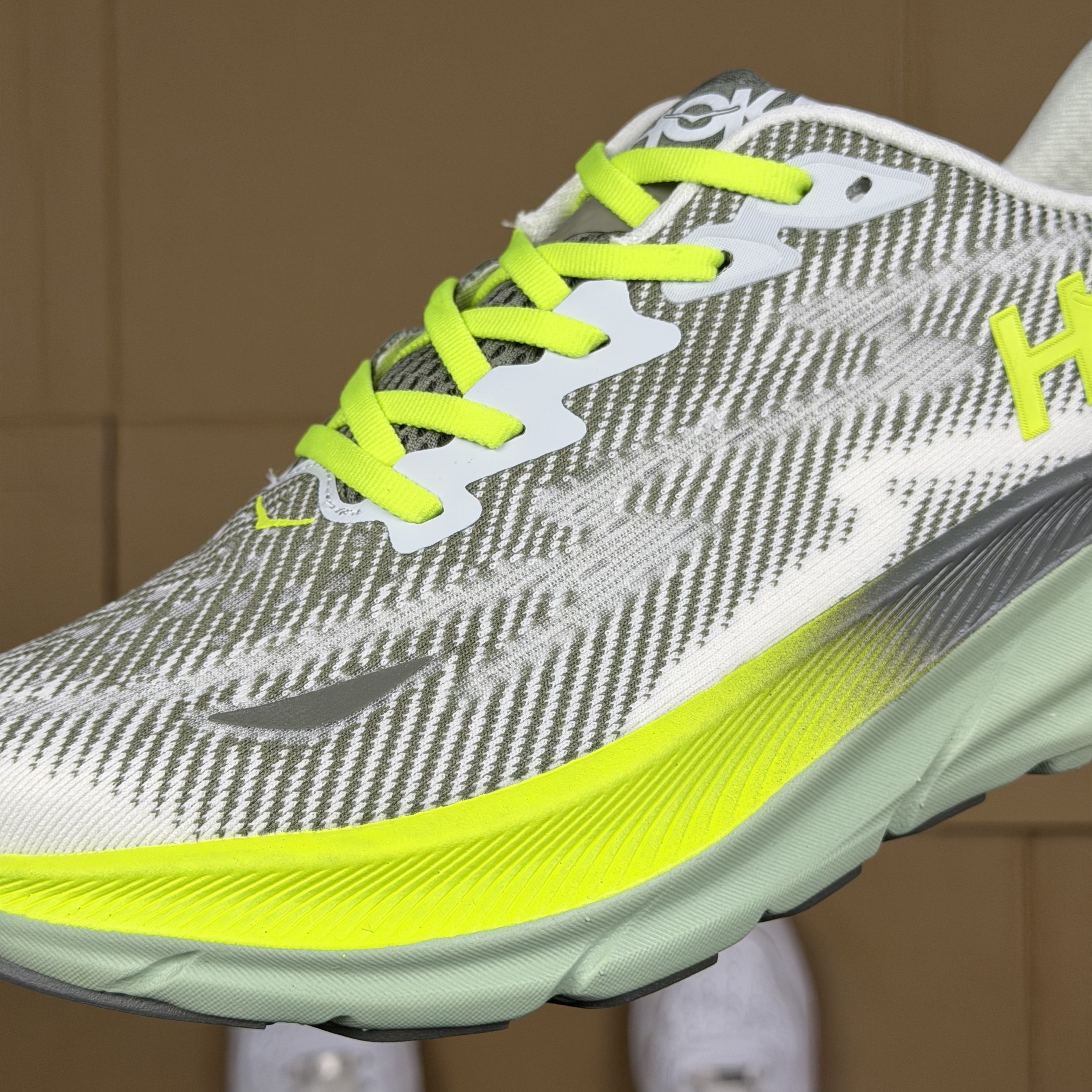 Hoka Clifton 9
