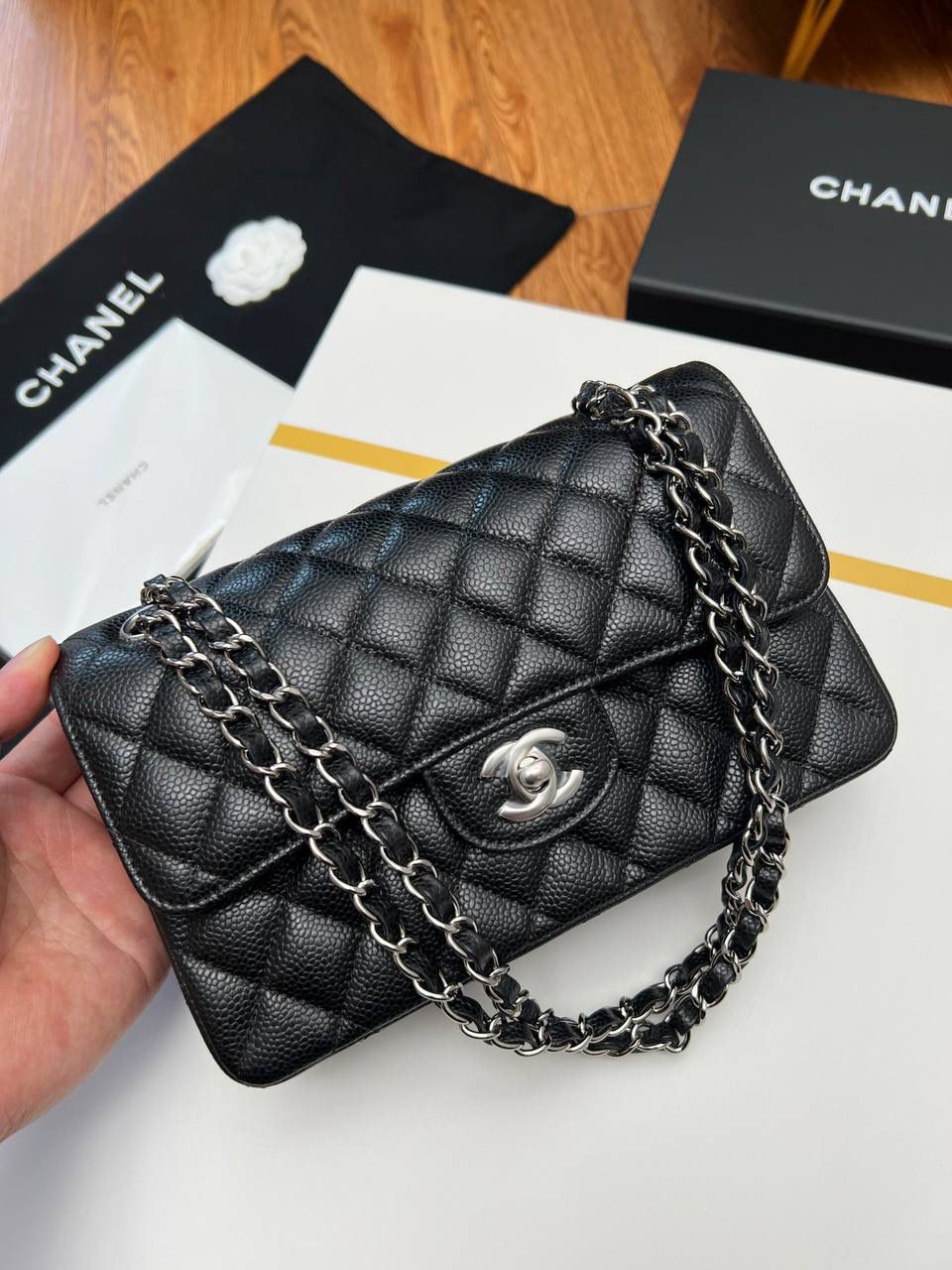 小香CF黑银小号手机版本实拍🖤 小号尺寸：14.5cm X 23cm X 6cm