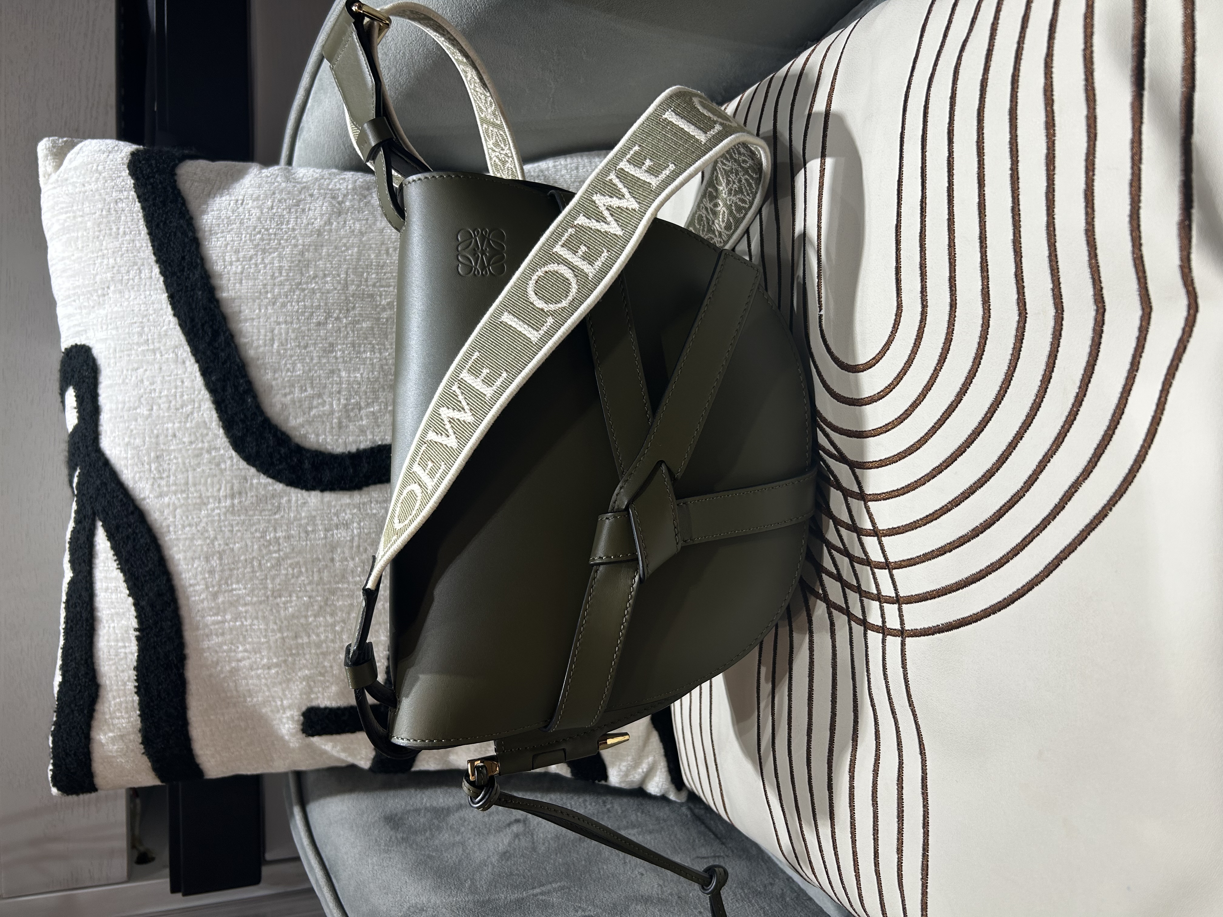 Loewe Gate small calfskin 100%Authentic, 98%New ☑️Dust bag