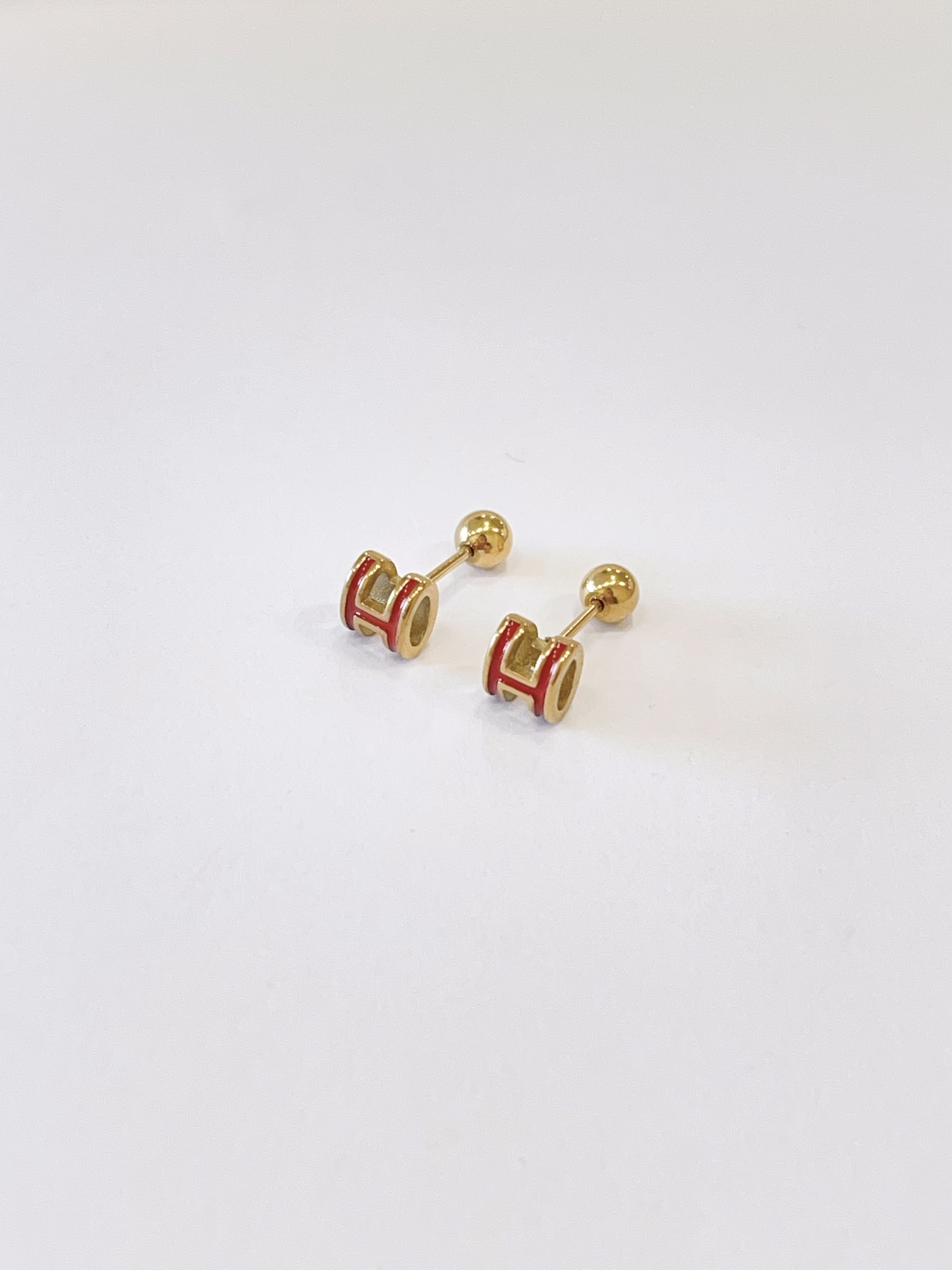 轻奢珐琅立体H字母耳环