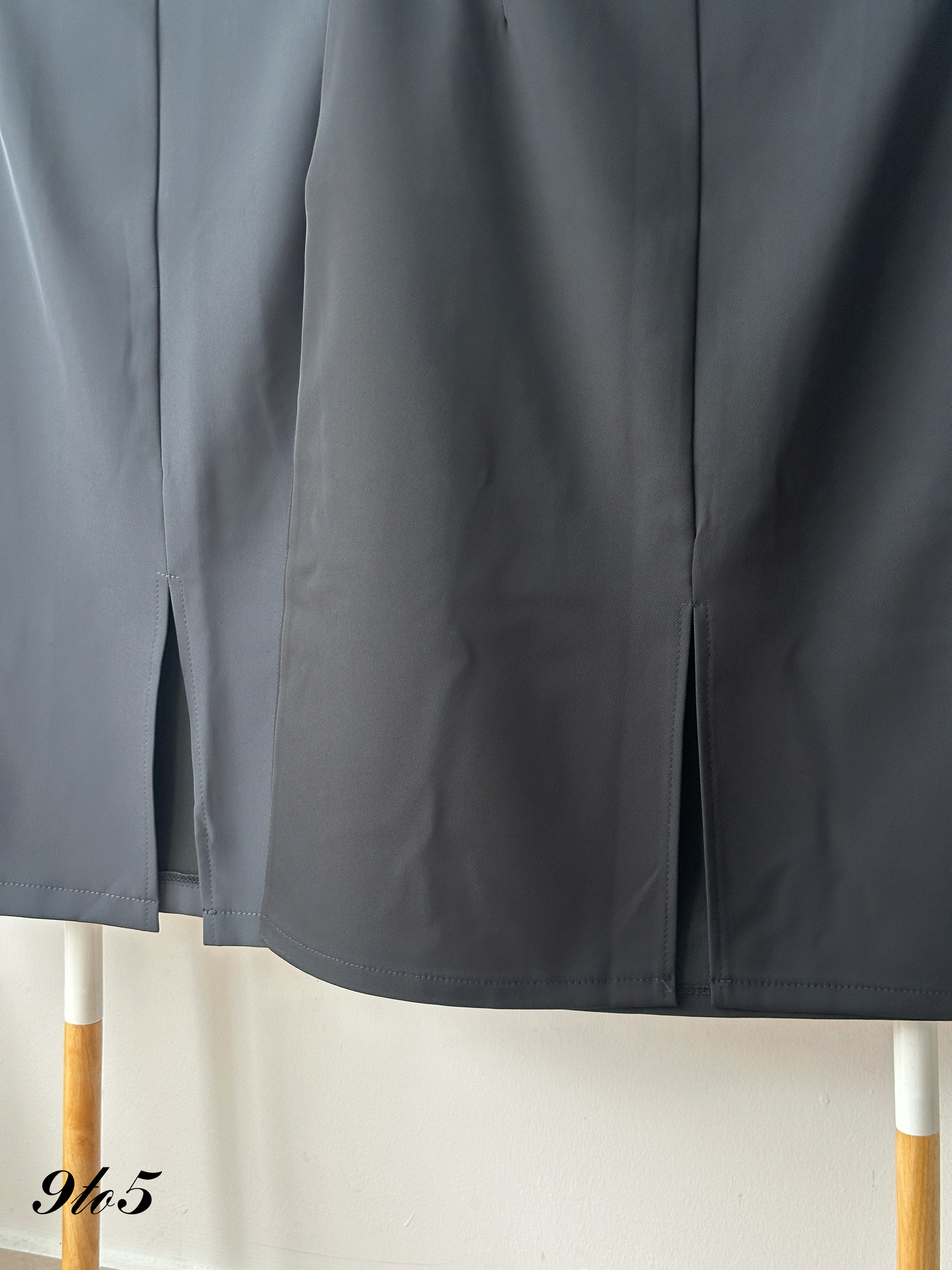 S2003 A Line Midi Skirt - Black & Grey