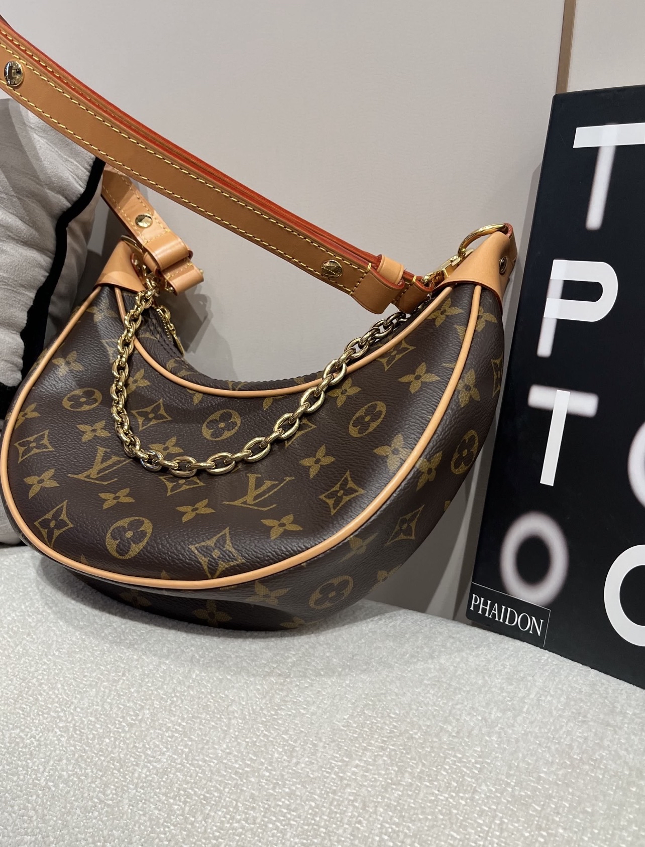 Lv loop hobo monogram M81098 ,100%Authentic, 98%new ✅Dust bag✅Box