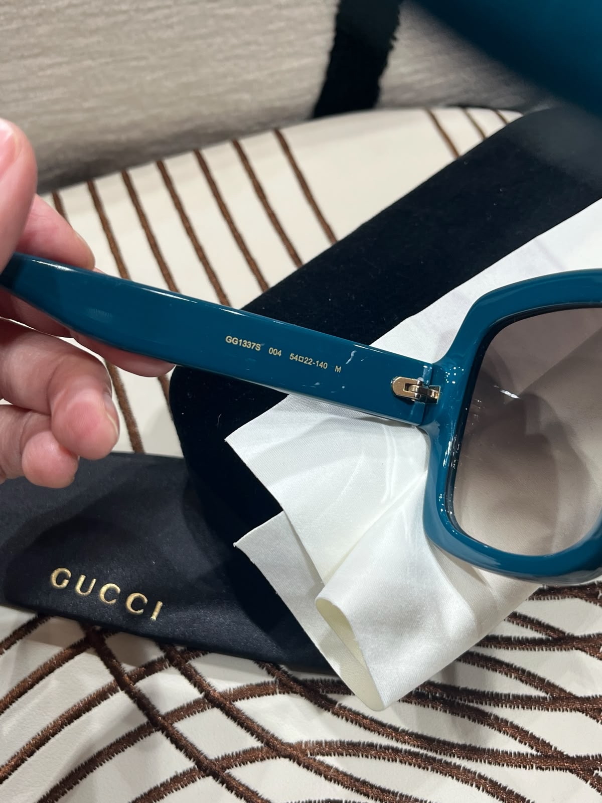 Gucci Sunglasses 100%Authentic, 98%New ✅box