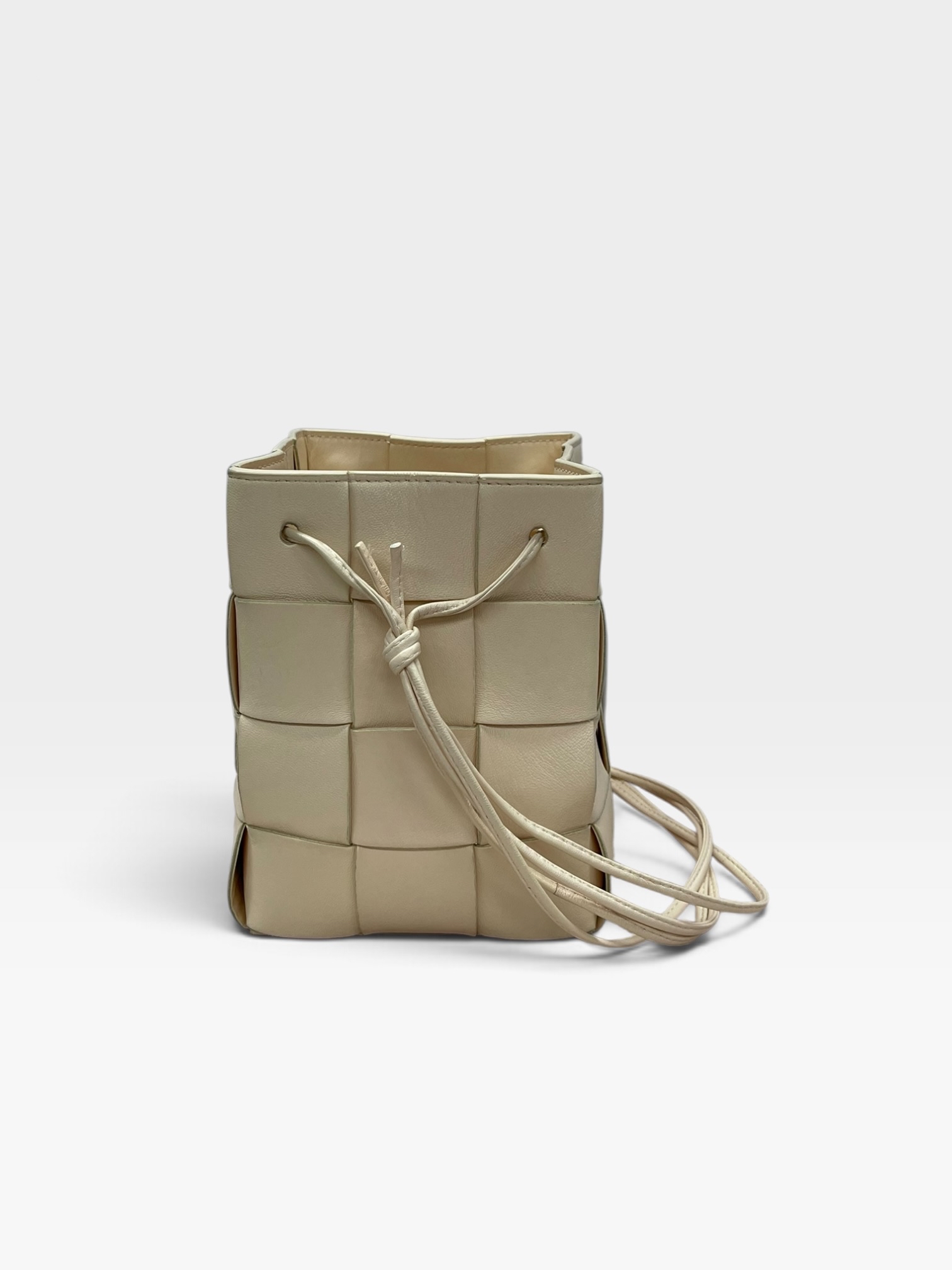 Pre-Owned Bottega Veneta Cassette Bucket /Product Code: 102701
