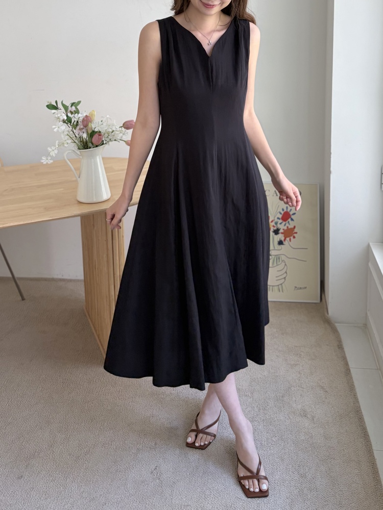 Daphne Flare Dress (Black)