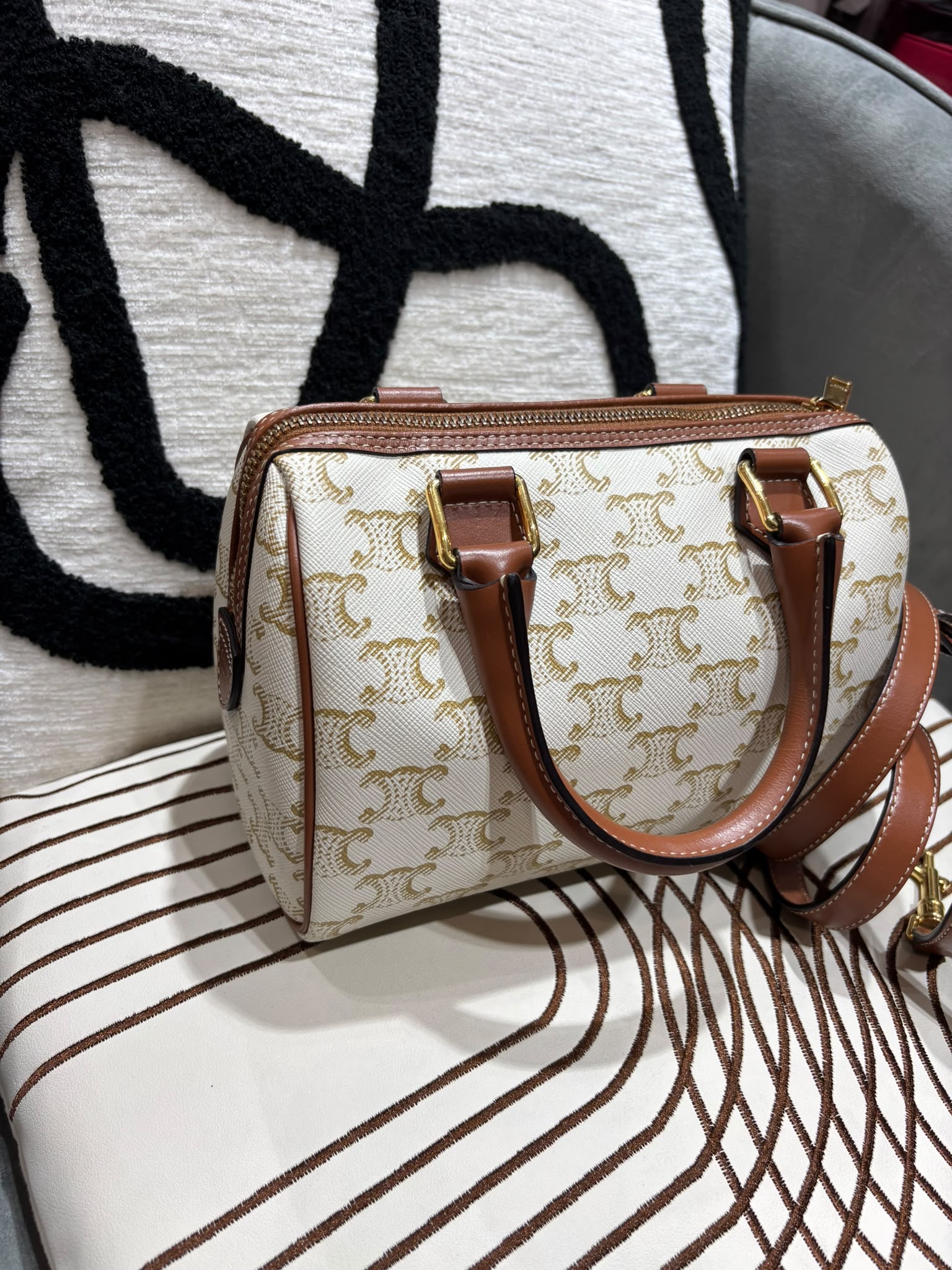CELINE Triomphe Small Boston 2way bag 100%authentic, 95%New ✅Dust bag