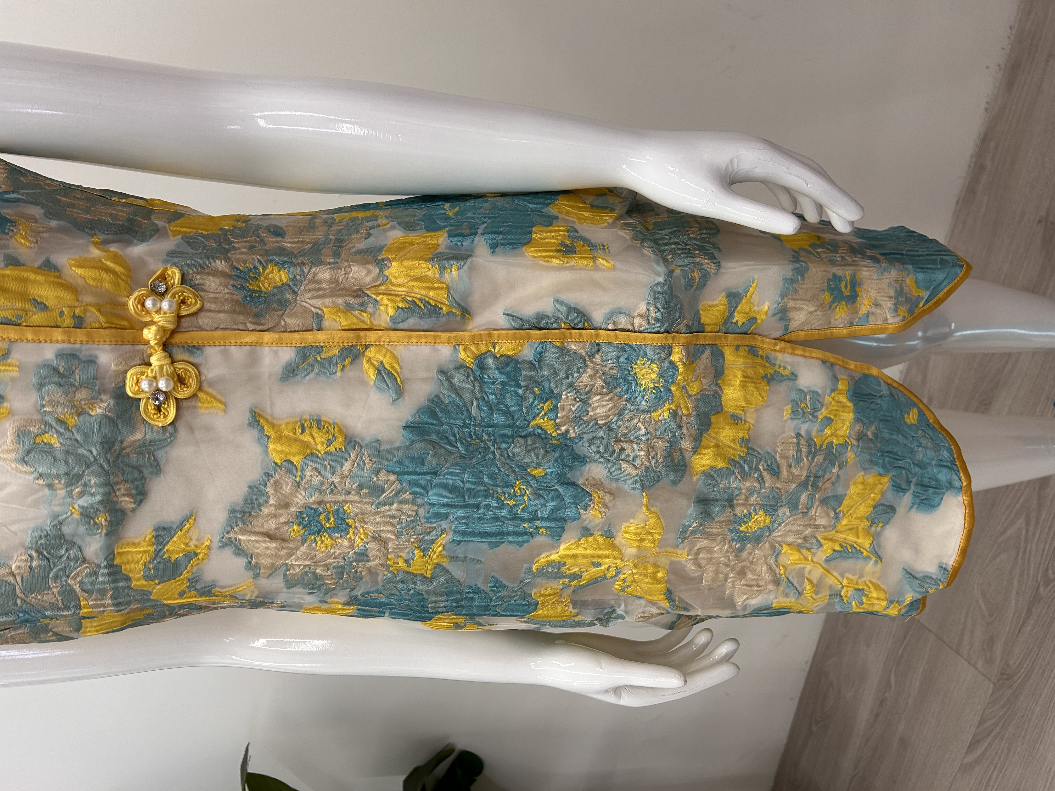 579.WB Embroidered Cut-In Qipao