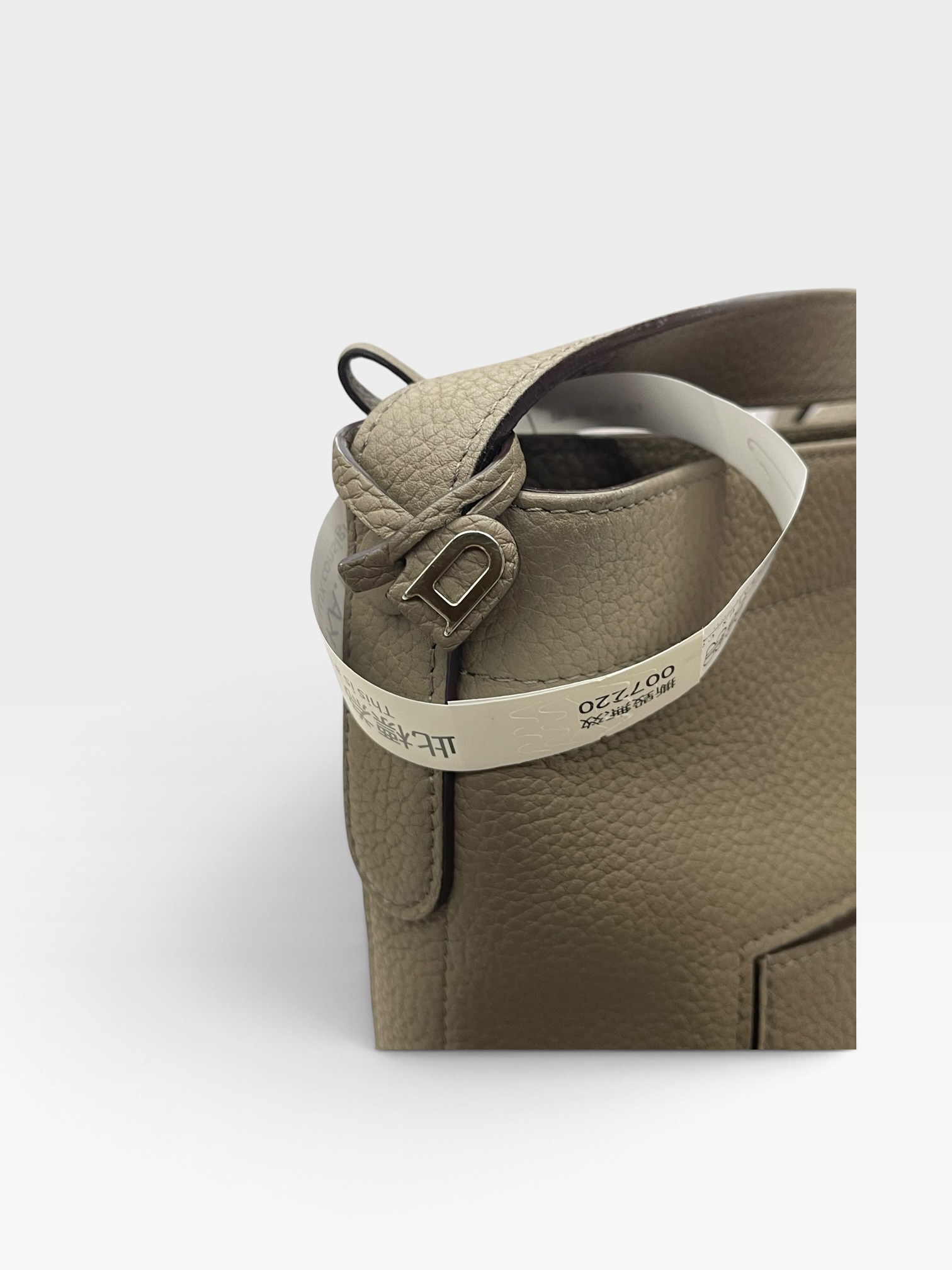 Pre-Owned DELVAUX Saint Honore / Product Code: 102904
