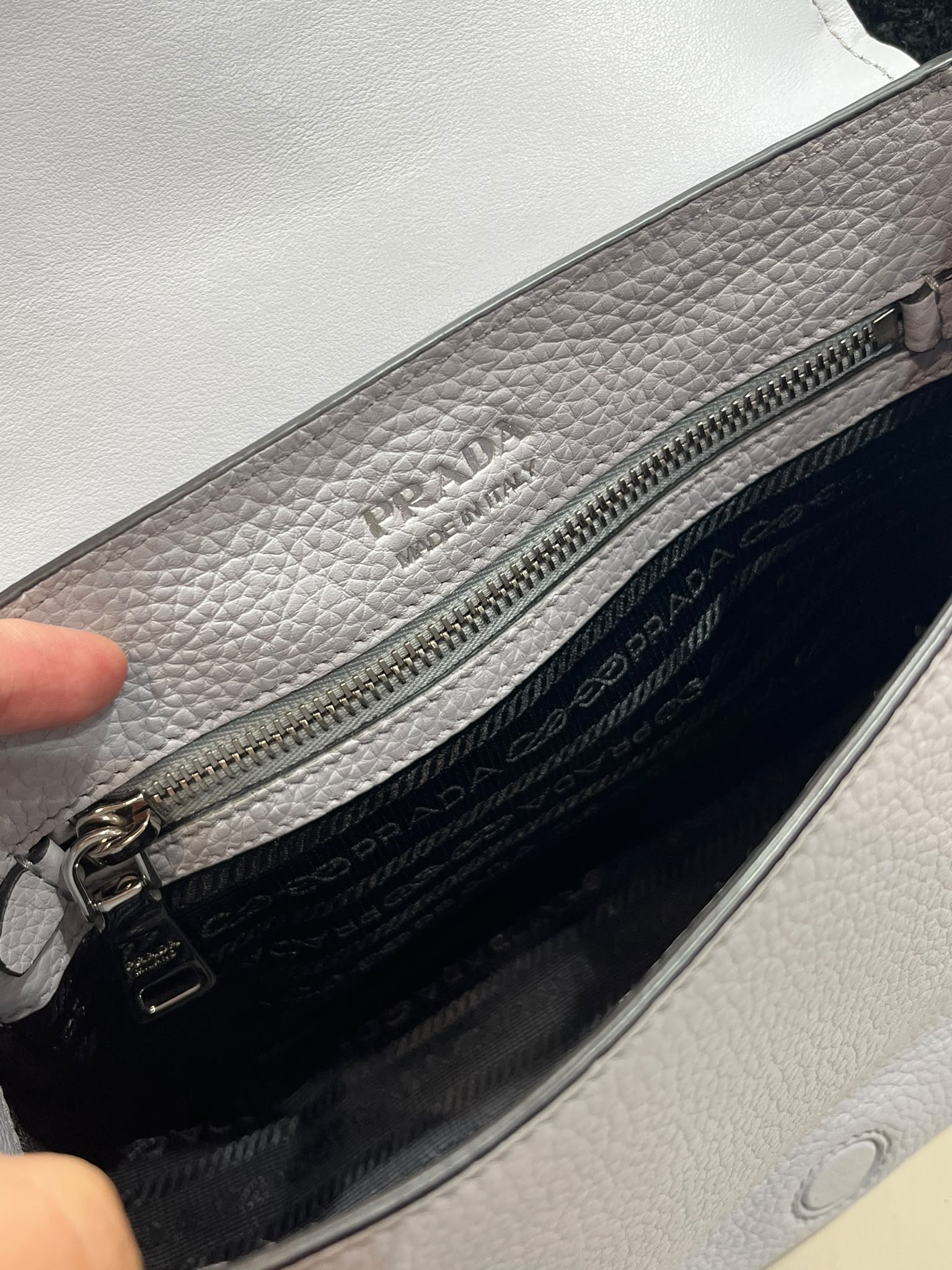PRADA VITELLO POCKET SHOULDER BAG 1BD293 calfskin NFC 100%Authentic ,99%new ✅Coin bag✅dust bag