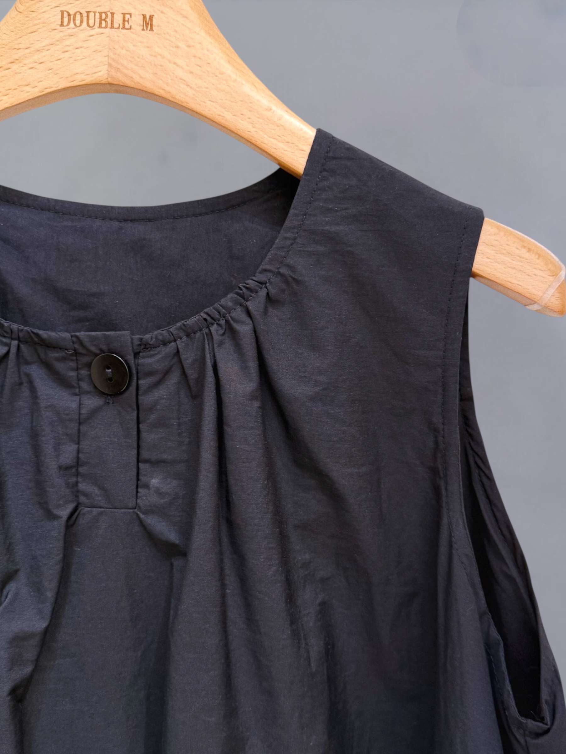 輕盈速乾料紗腳連身裙