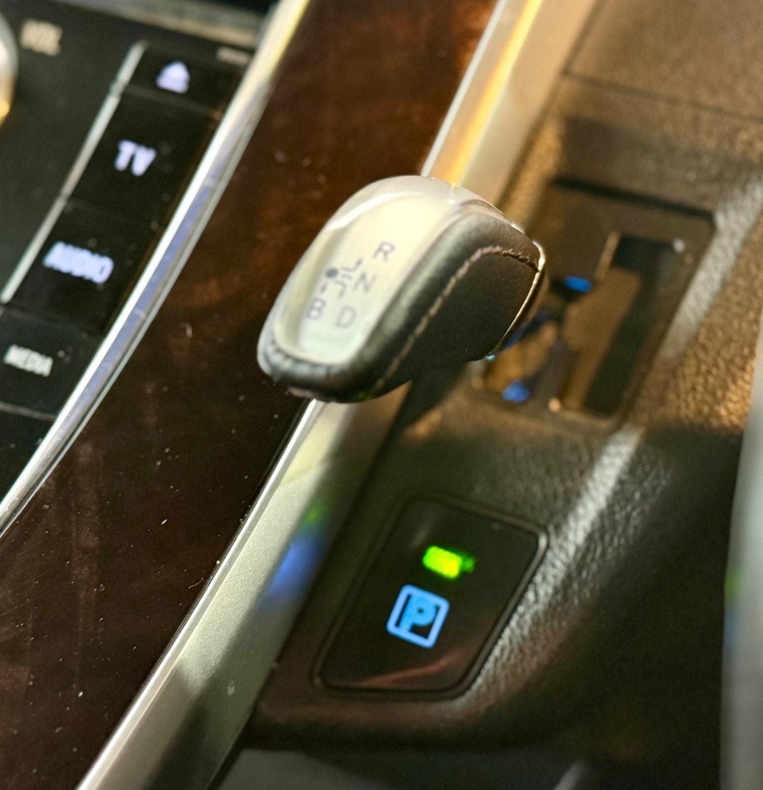 Toyota Sai Hybrid 2014