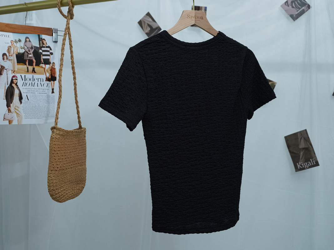 Textured Crinkle Print Tee with Minimalist Design ‖ 简约风皱褶质感印花短袖T恤 KR01460519