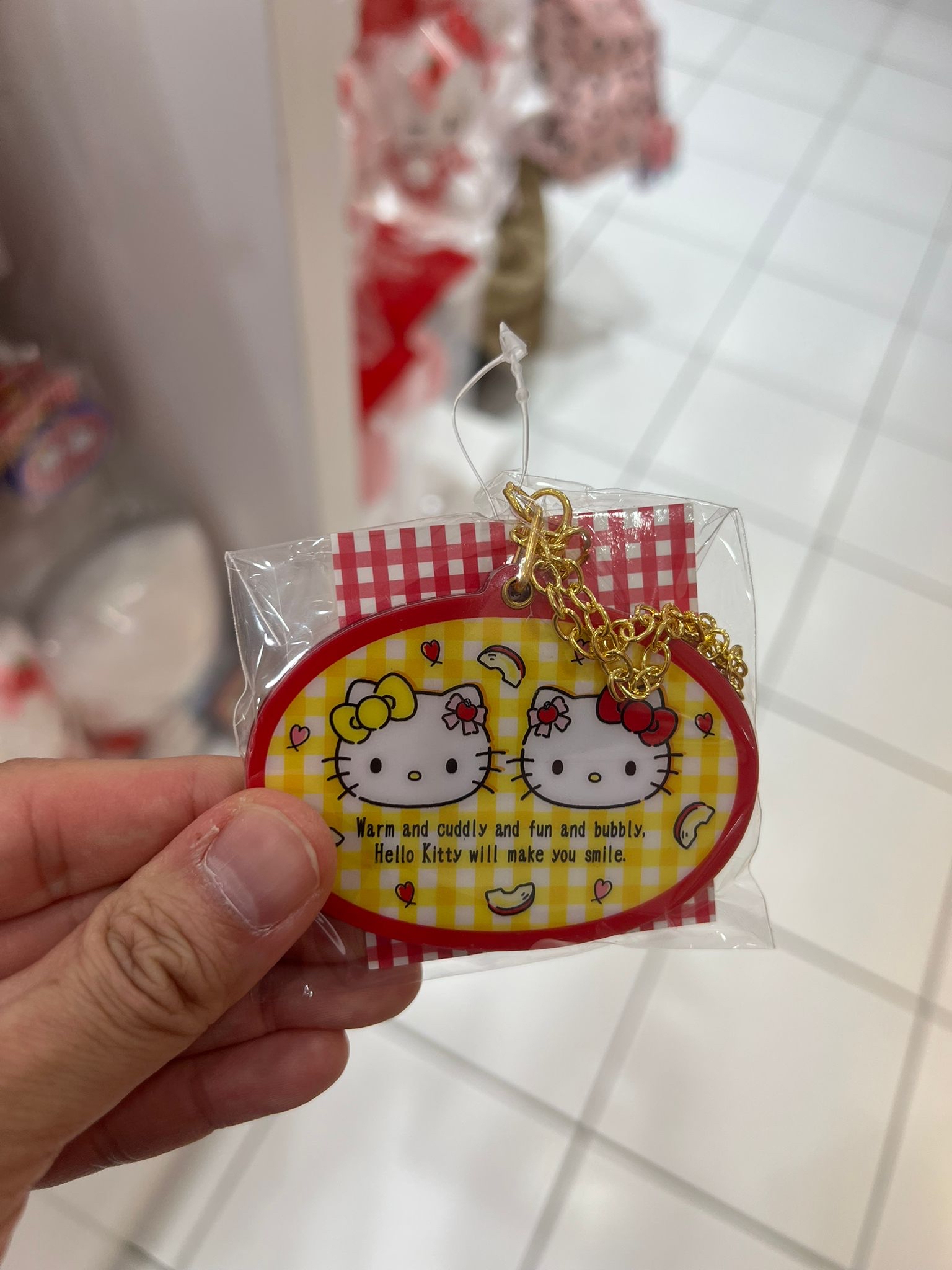 Hello Kitty Apple Cafe 鎖匙扣連鏡