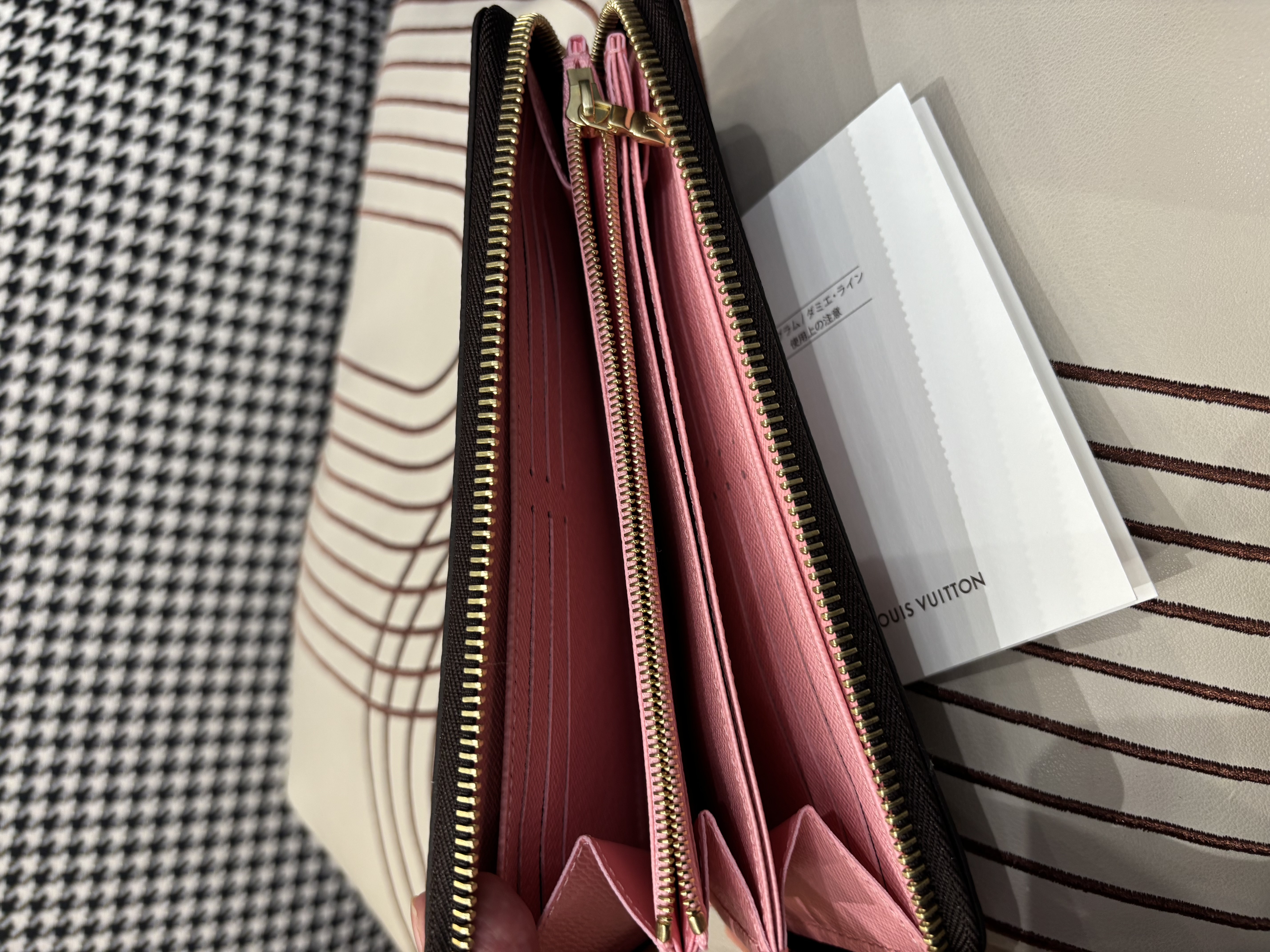 Lv long wallet zip wallet 限量版拉鍊長銀包10%Authentic ,unused 全新未使用品 防塵袋✅盒