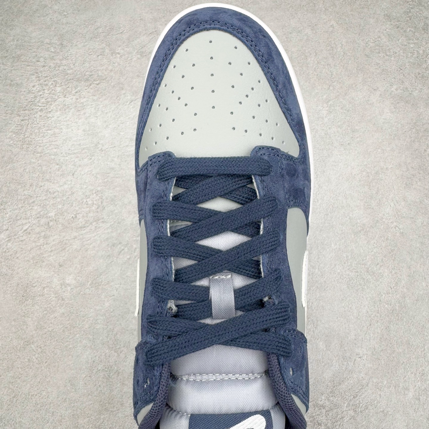 Nike Dunk Low "Georgetown Suede" IB3079-400