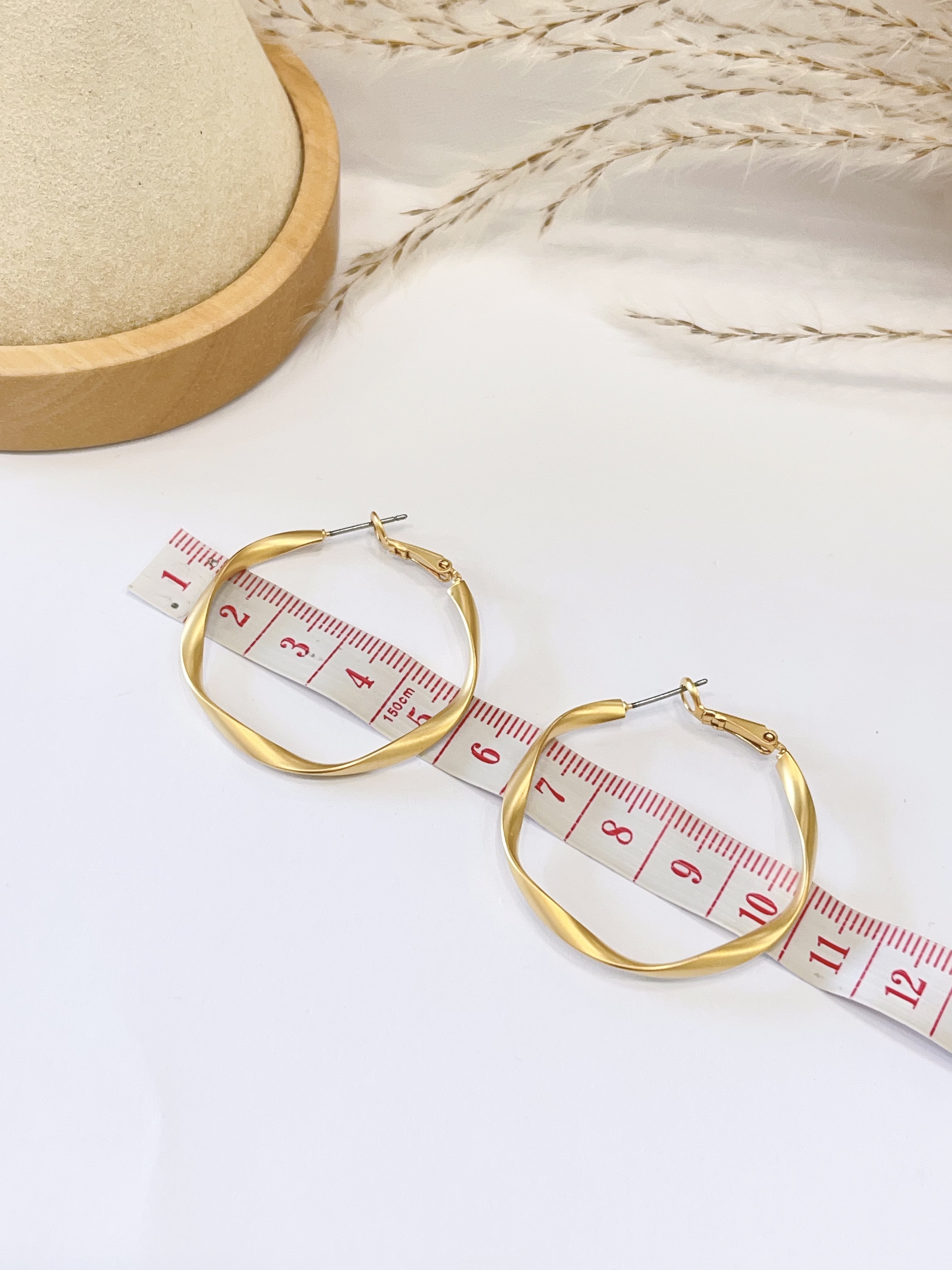 轻奢磨砂波浪形耳环