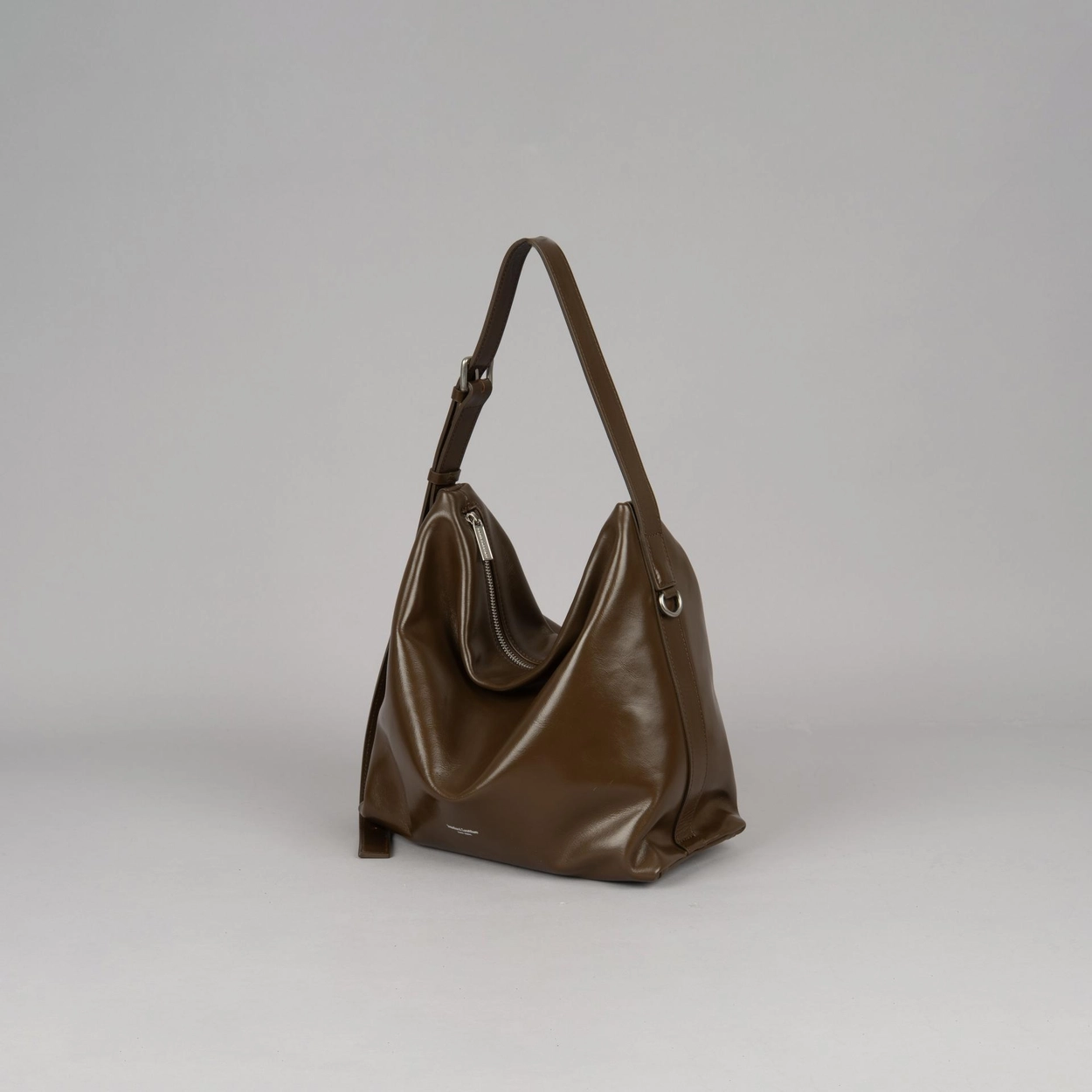 【26SS新皮】預訂_牛皮亮面 Low Bag(L) By Bucks & leather