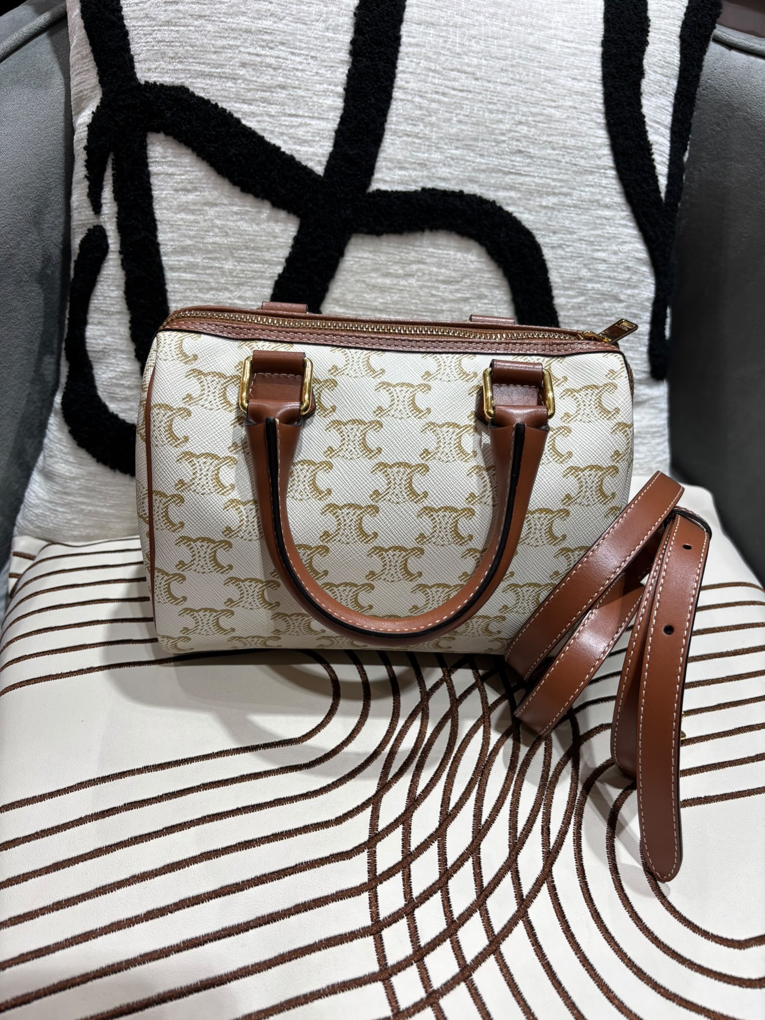 CELINE Triomphe Small Boston 2way bag 100%authentic, 95%New ✅Dust bag