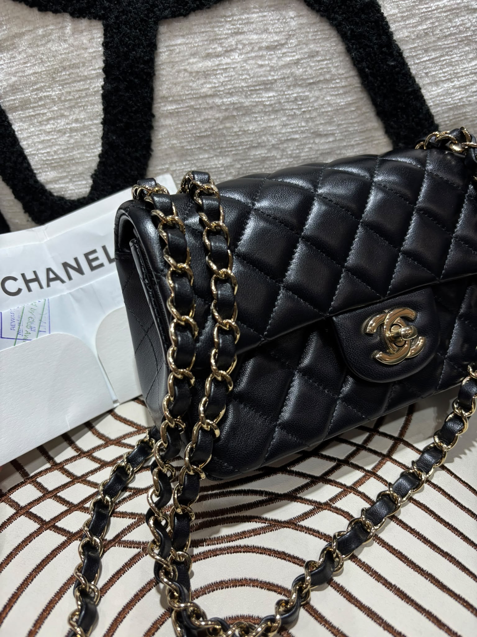 Chanel mini flap bag A69900 20cm classic flap 黑色羊皮金扣100%Authentic, 98%New ✅2025專門店收據✅晶片✅塵袋✅盒 