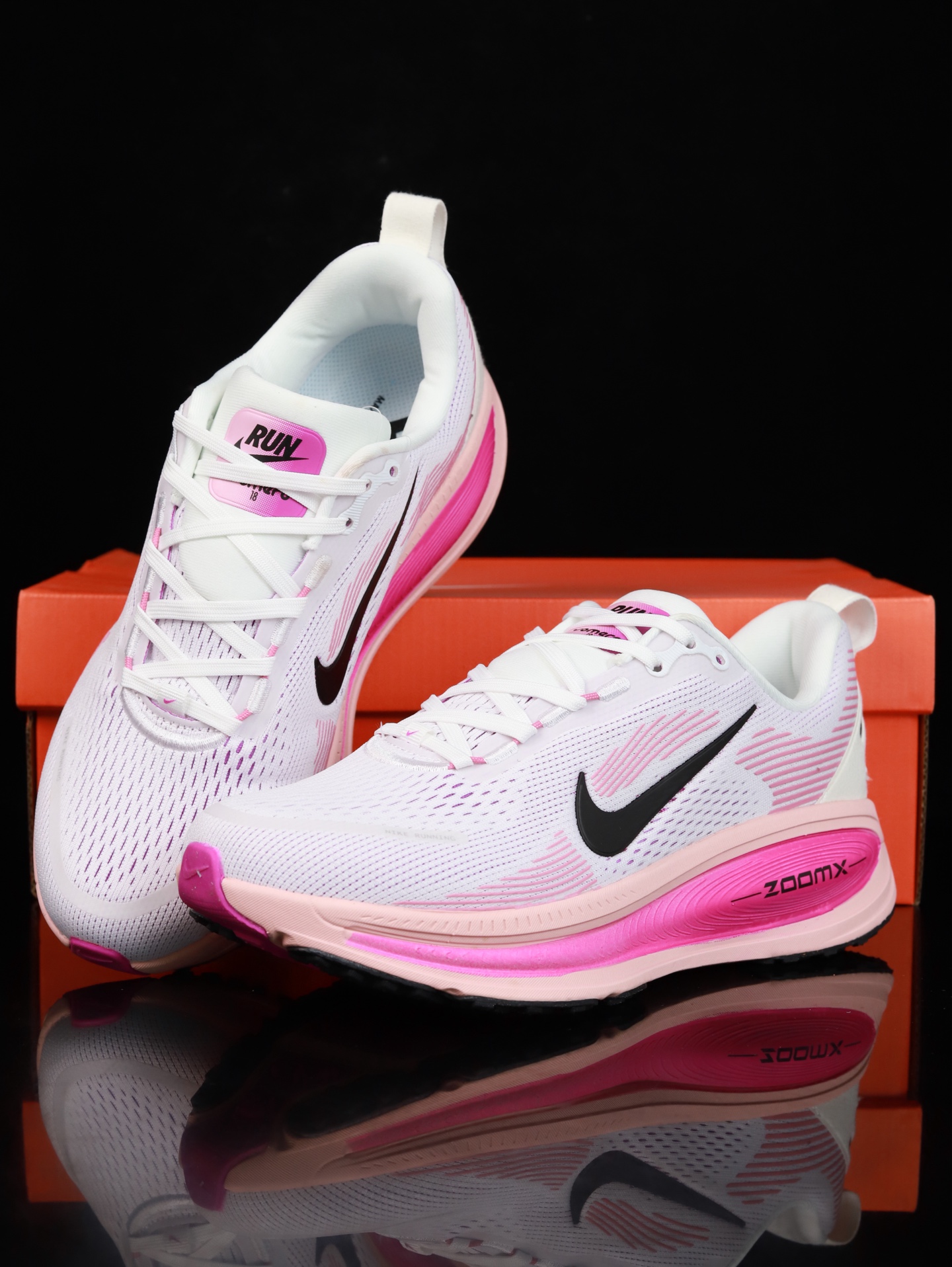 Nike Vomero 18 HM6804-105