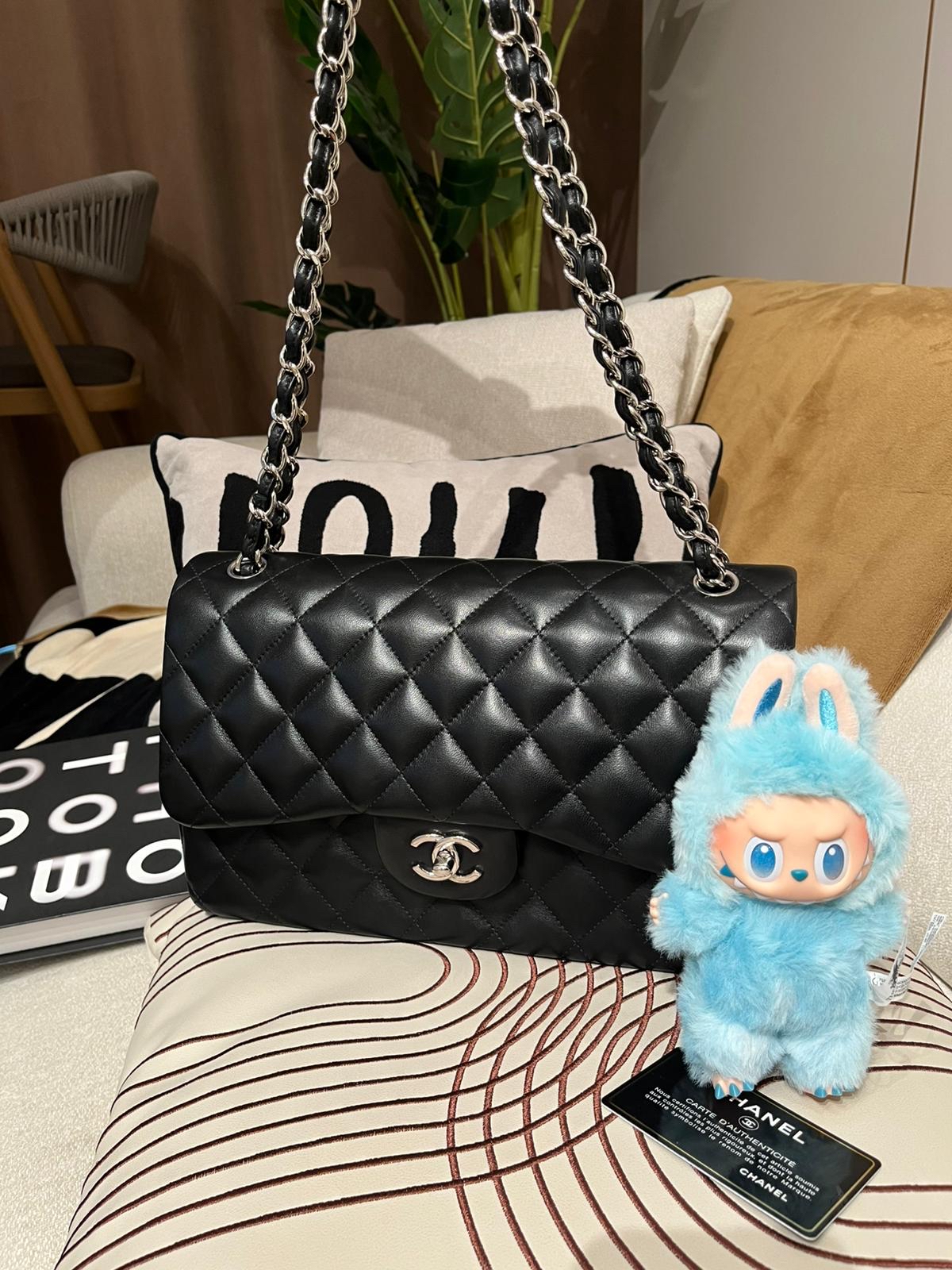Chanel classic flap 30cm,jumbo A58600 黑色羊皮銀扣100%Authentic ,98%new ✅20card ✅塵袋✅box 