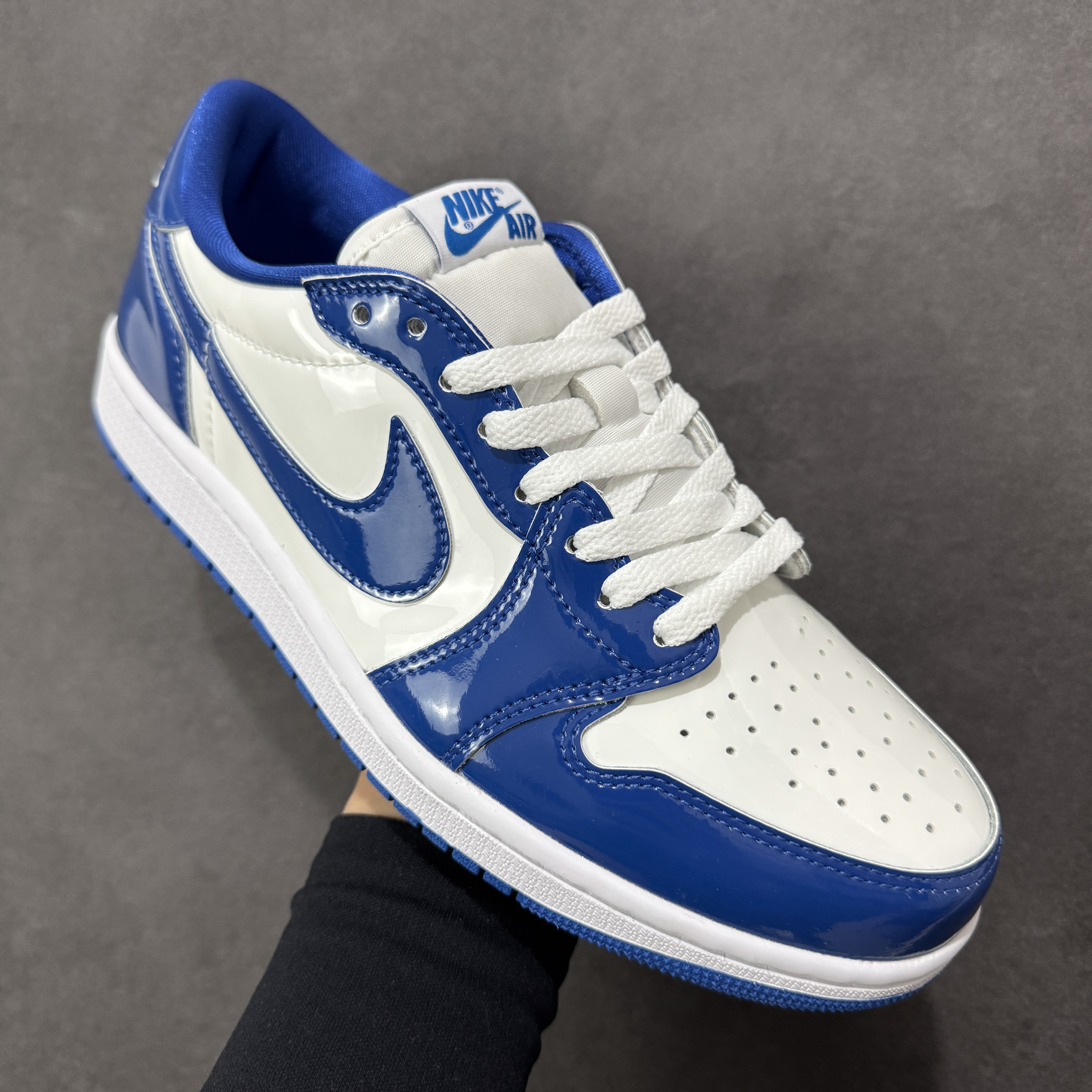 Air Jordan 1 Retro Low OG HQ6998-104
