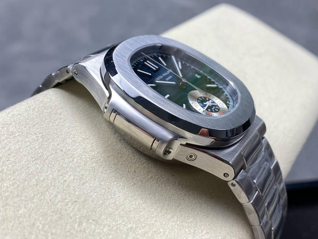 V2版真功能🌐真小秒！3K工厂 百达翡丽鹦鹉螺5980/1A-014多功能计时腕表V2版本，真小秒、真功能！【表壳】腕表尺寸40.5毫米，同正品一致的枕型表壳采用正面拉丝，侧面抛光的两种工艺组合，层次感分明，质感十足。尽显精湛工艺。【表带】采用原装表带一比一量身打造，每节表带的中央抛光部位，都能呈现钻石的形状，尽显高级质感。【机芯】3K厂采用定制版PP.CH28-520机芯，完美还原正品，时分秒，日期，和计时大秒功能。欢迎各位表友品鉴🌐