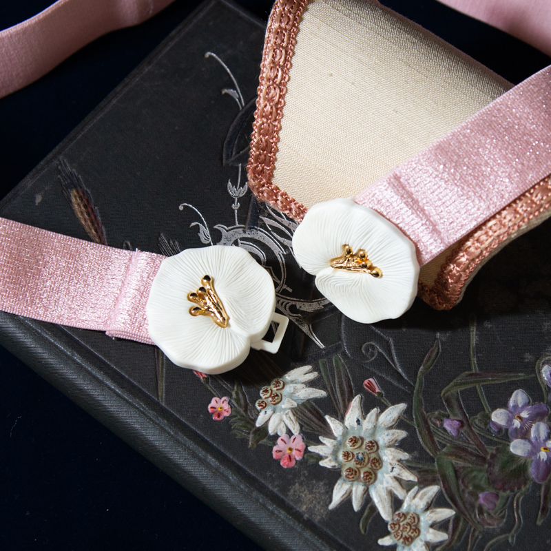 (Last Batch)Vintage Elegant White Flower head Belt - Beige/White/Grey/Pink