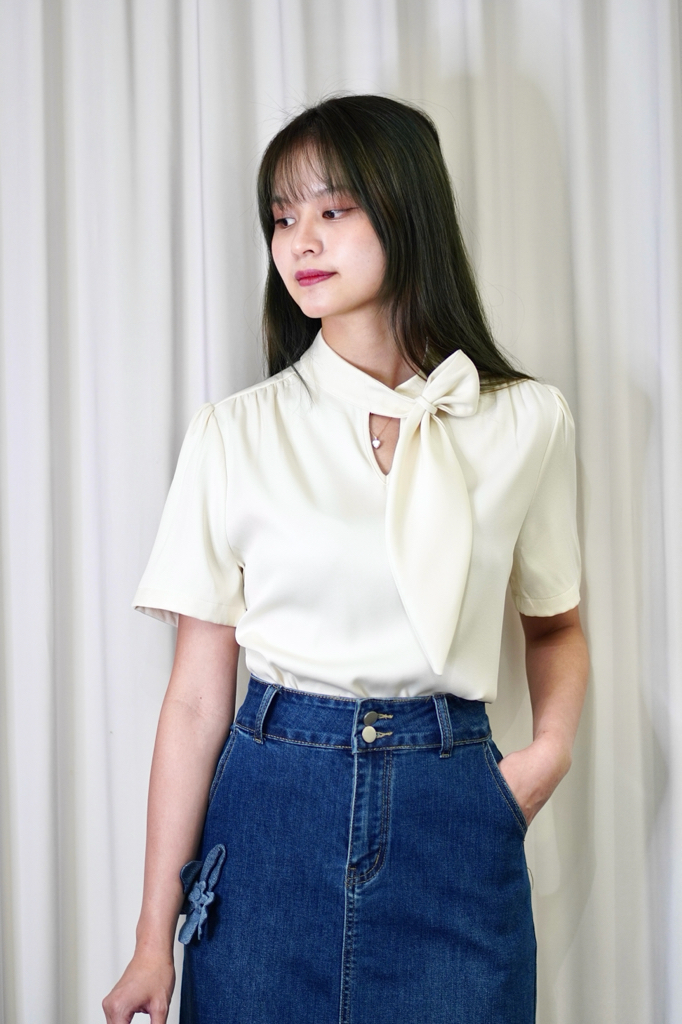 30658 Elegance Bow Blouse