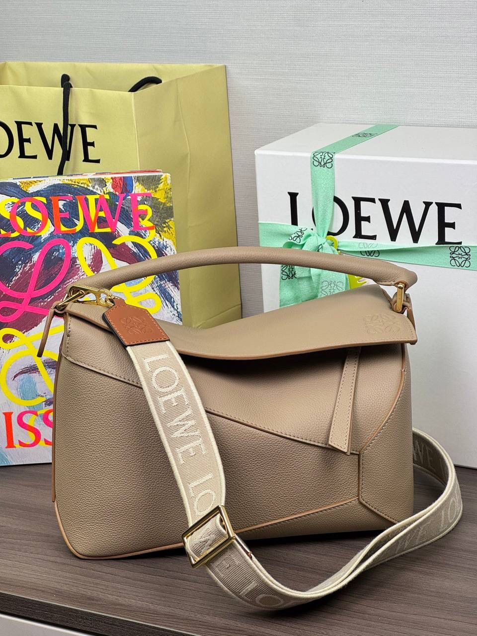 𝐀𝐧𝐚𝐠𝐫𝐚𝐦 刺绣肩带「棕色/金扣」 👈 全新升级上线♻️ 尺寸:𝟗𝟗-𝟒𝐜𝐦（长度可调节） 编码：182323