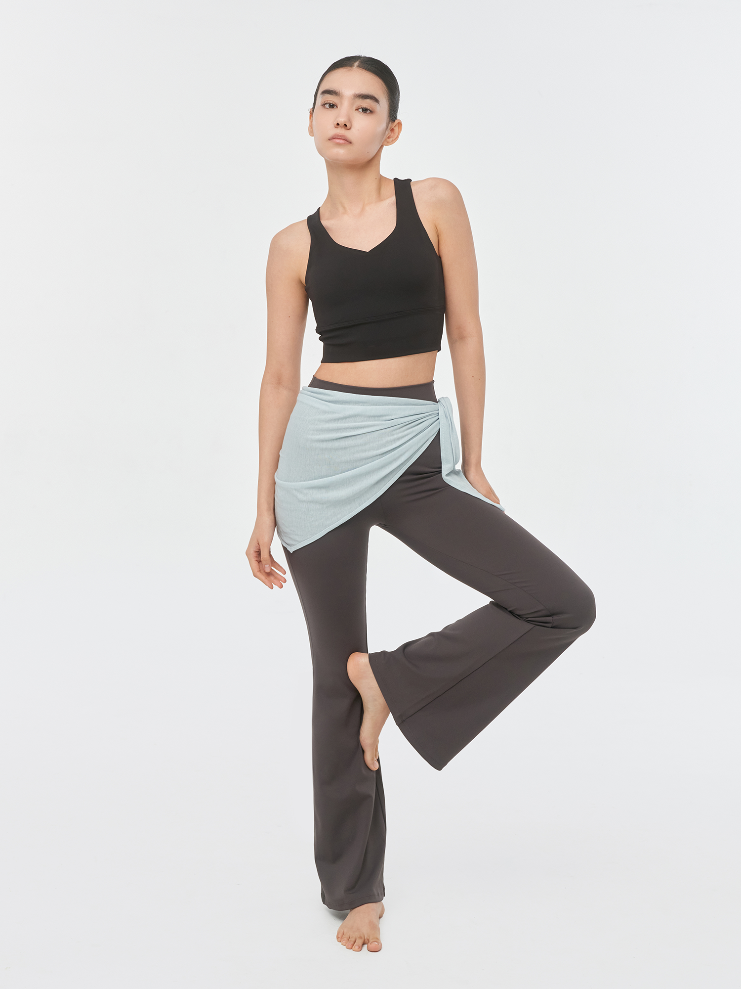 預購_Cut-off Sports Bra Top by Conch