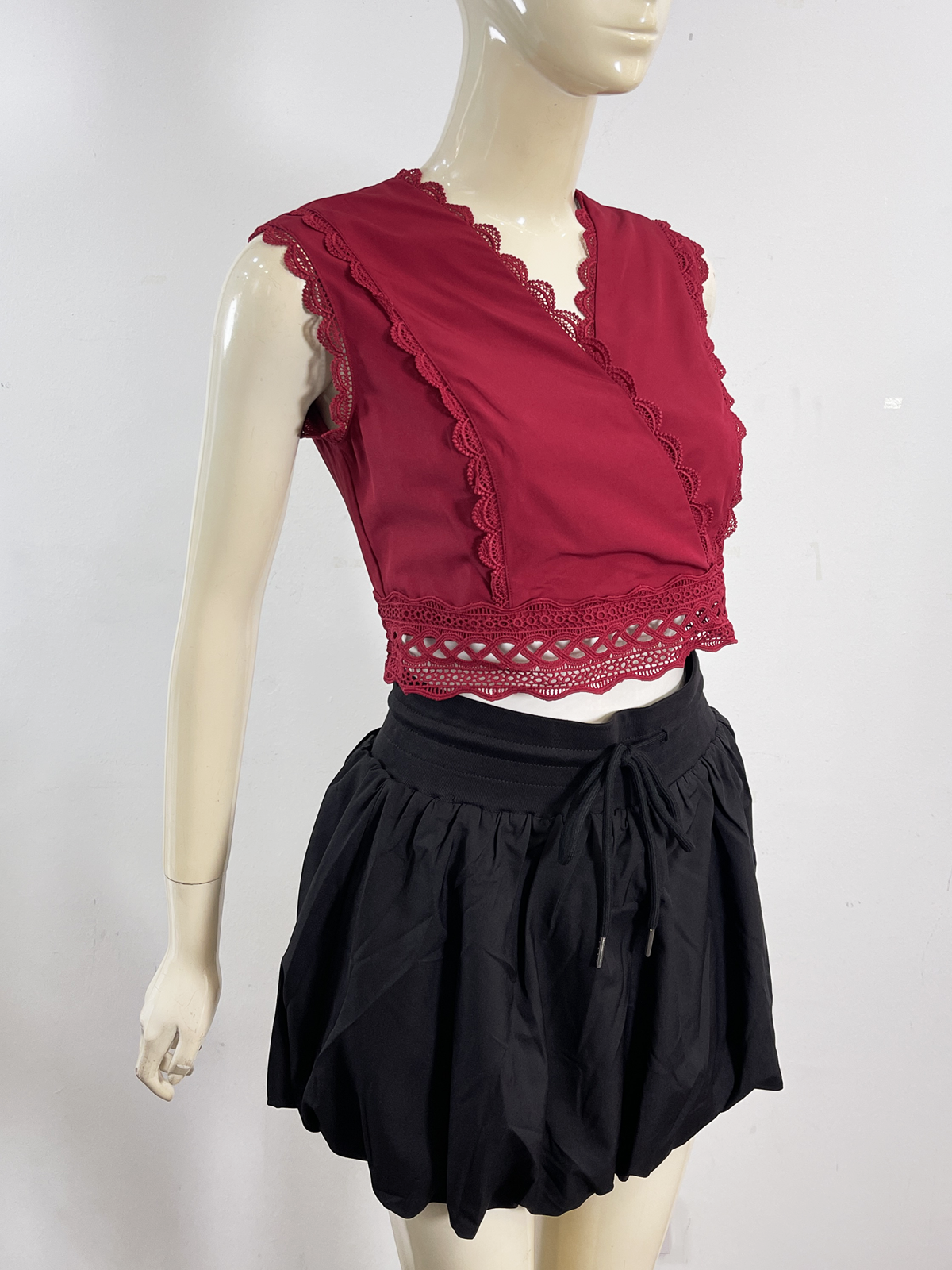 Lace Authority V Layer Top M95