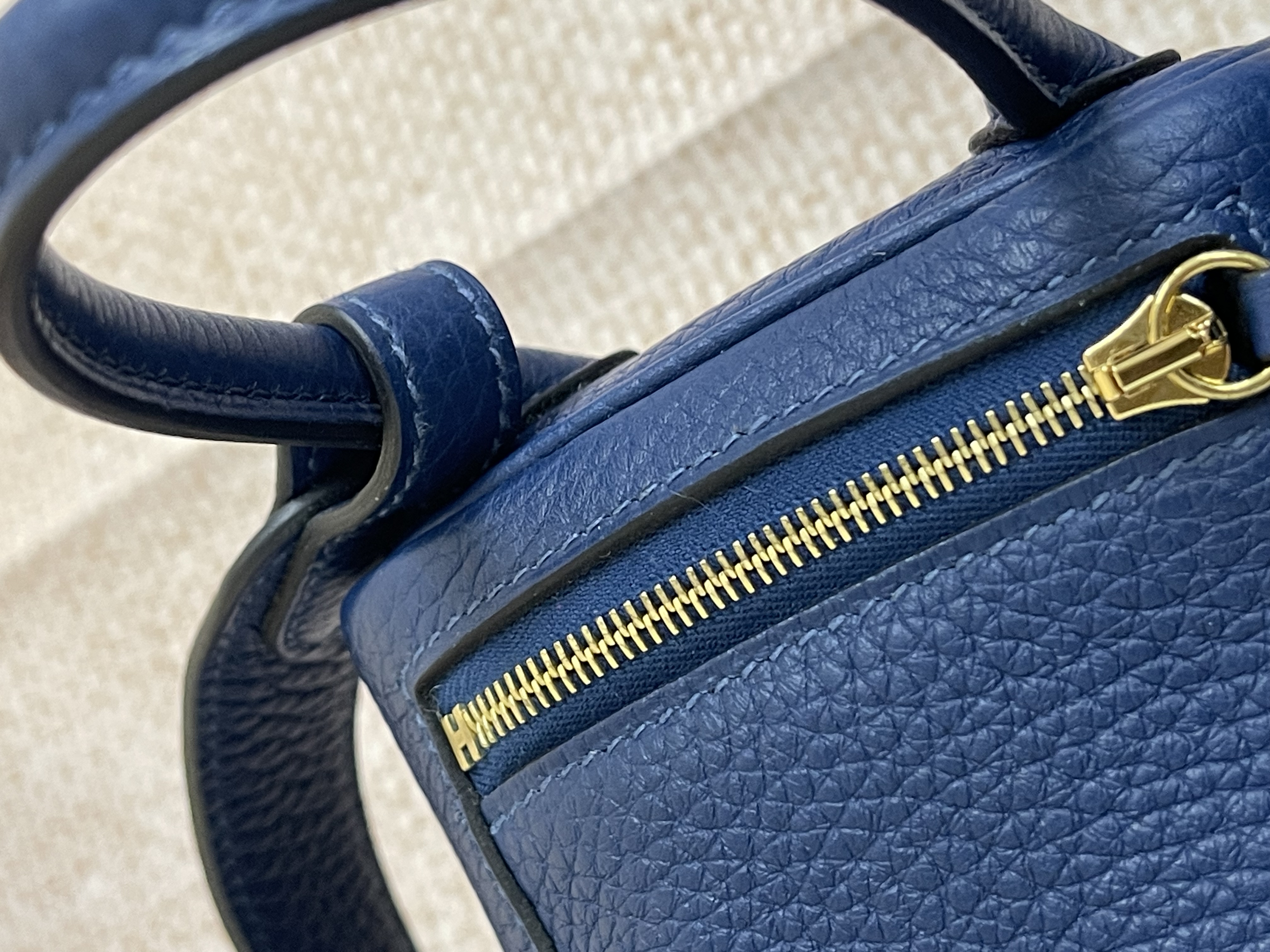 Pre-owned Hermes Mini Lindy/ /Stamp D/ Product Code: 26020304