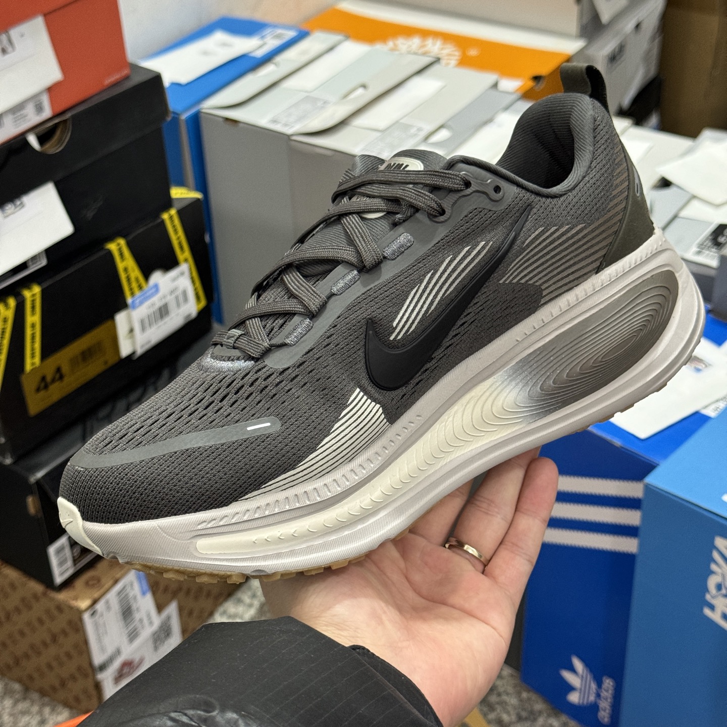 Nike Vomero 18 HM6803-215