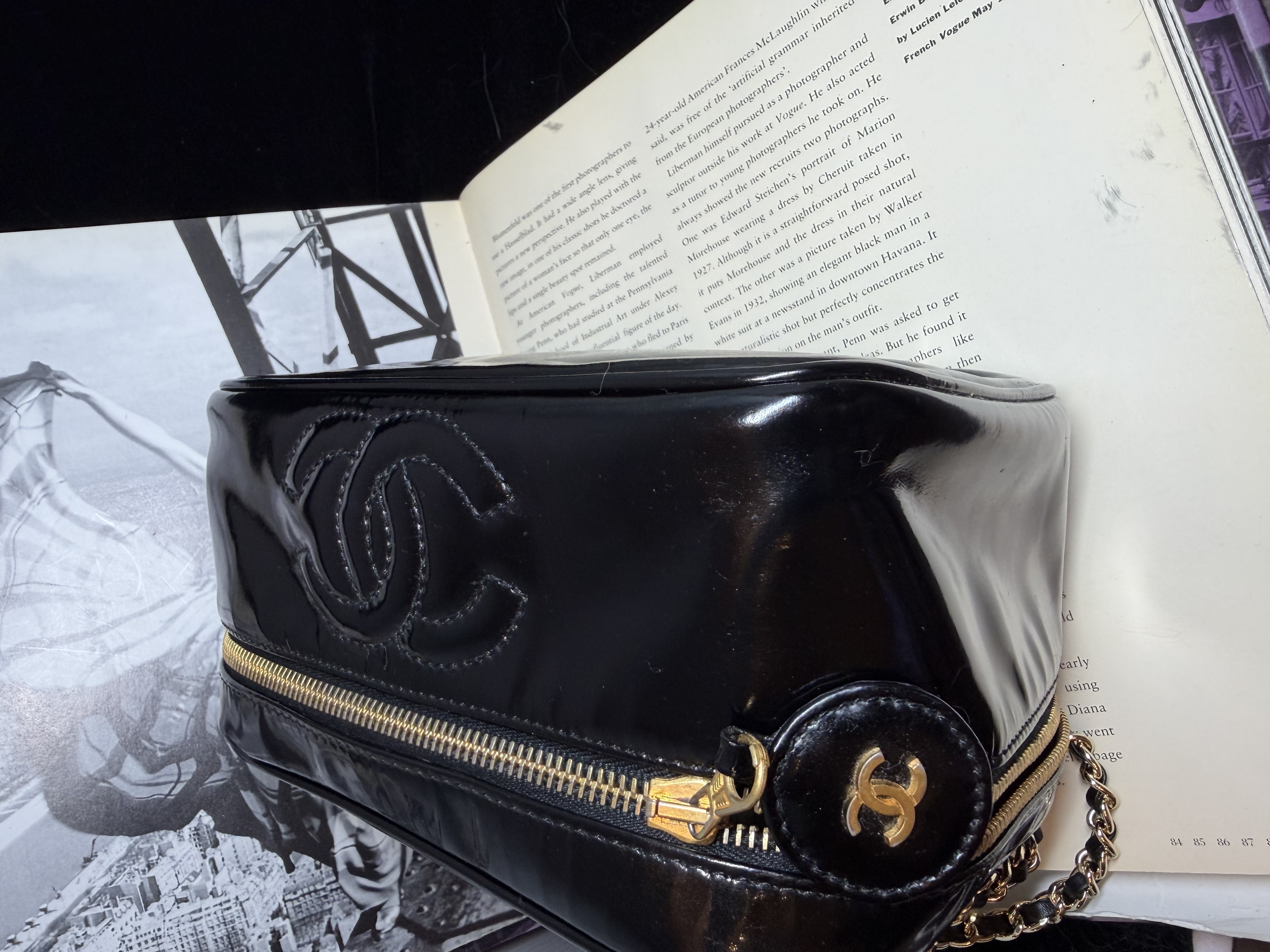 vintage chanel cc vanity case black patent leather