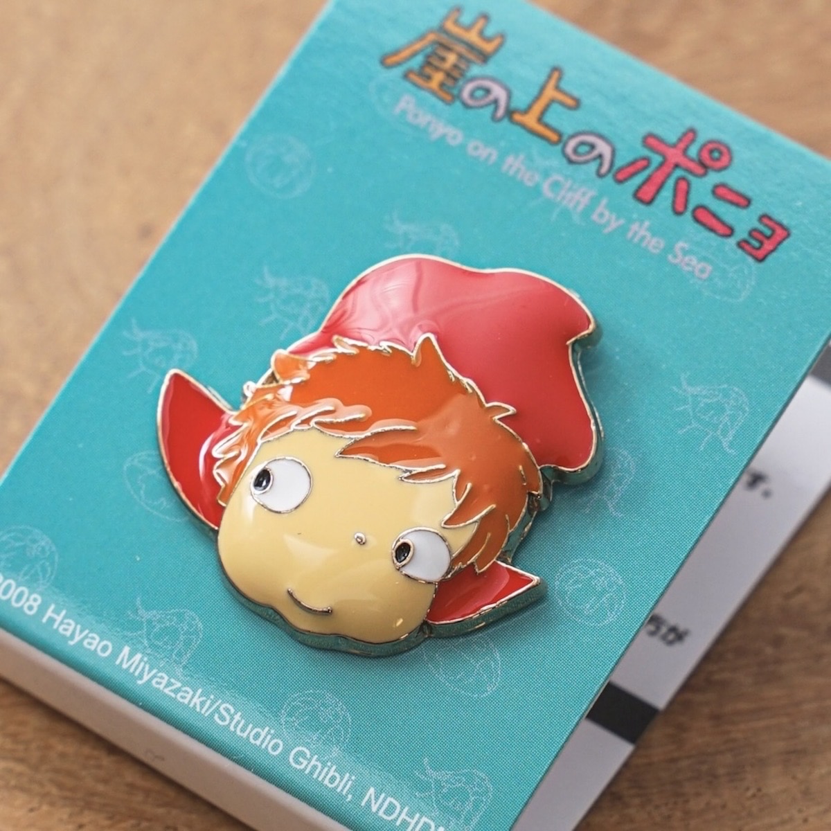 金屬襟章-崖上的波兒