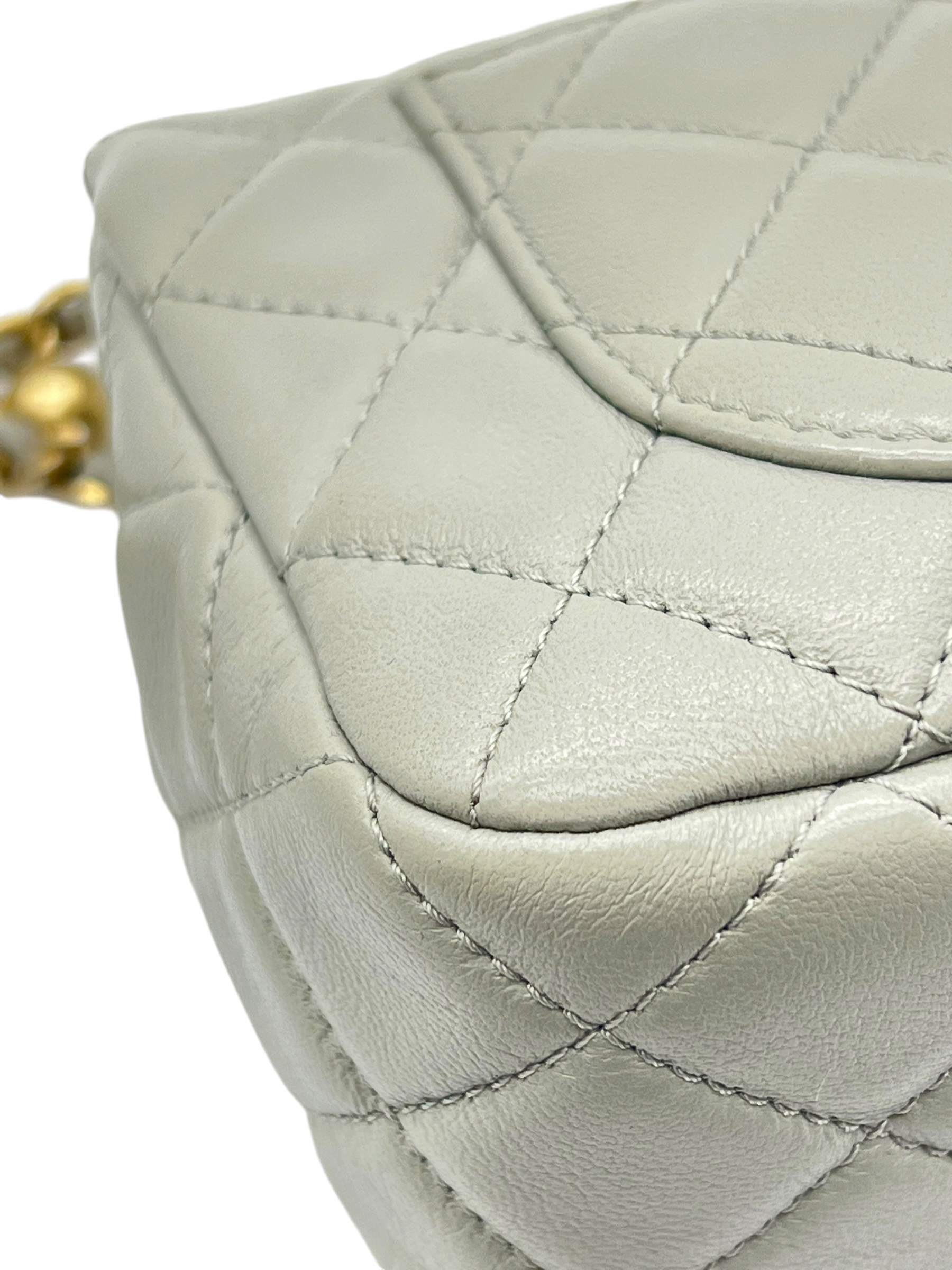 Pre-Owned CHANEL Mini Flap Bag / Product Code: 26052807