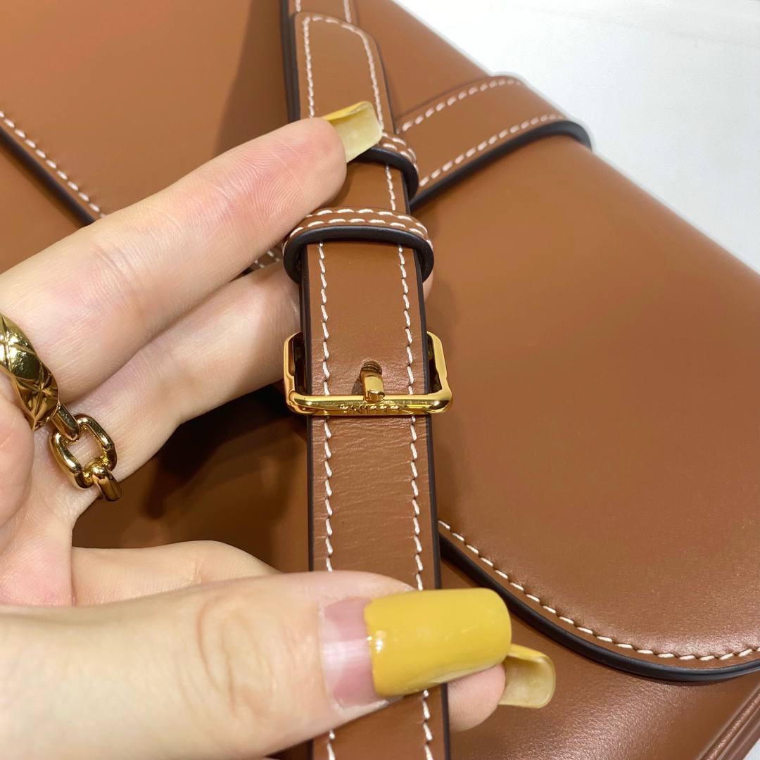 🔥大货实拍图 𝗖𝗘𝗟𝗜𝗡𝗘♥𝗧𝗔𝗕𝗢𝗨 型号：22*16*7cm 尺寸：196583