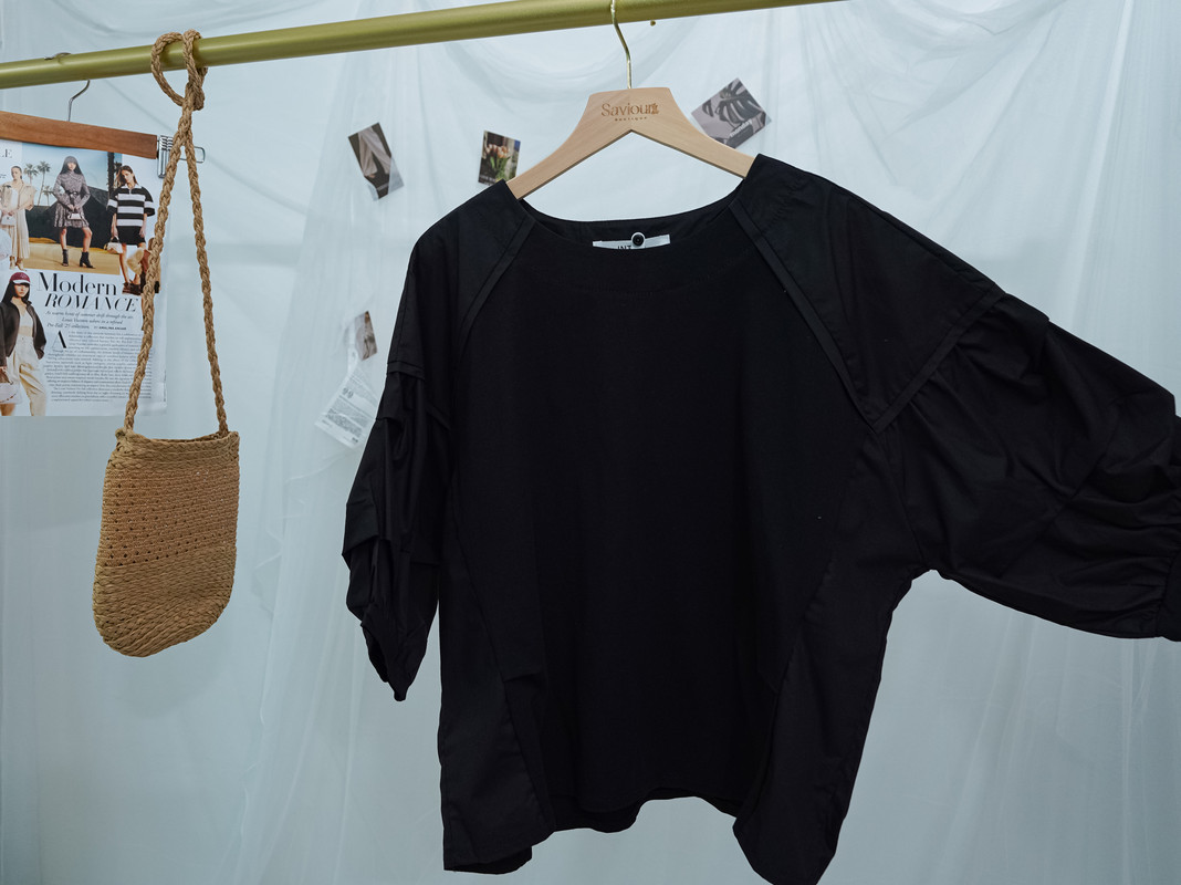 Loose-Fit Top with Structured Tiered Puff Sleeves‖ 立体层次感中袖设计宽松上衣 KR0171177