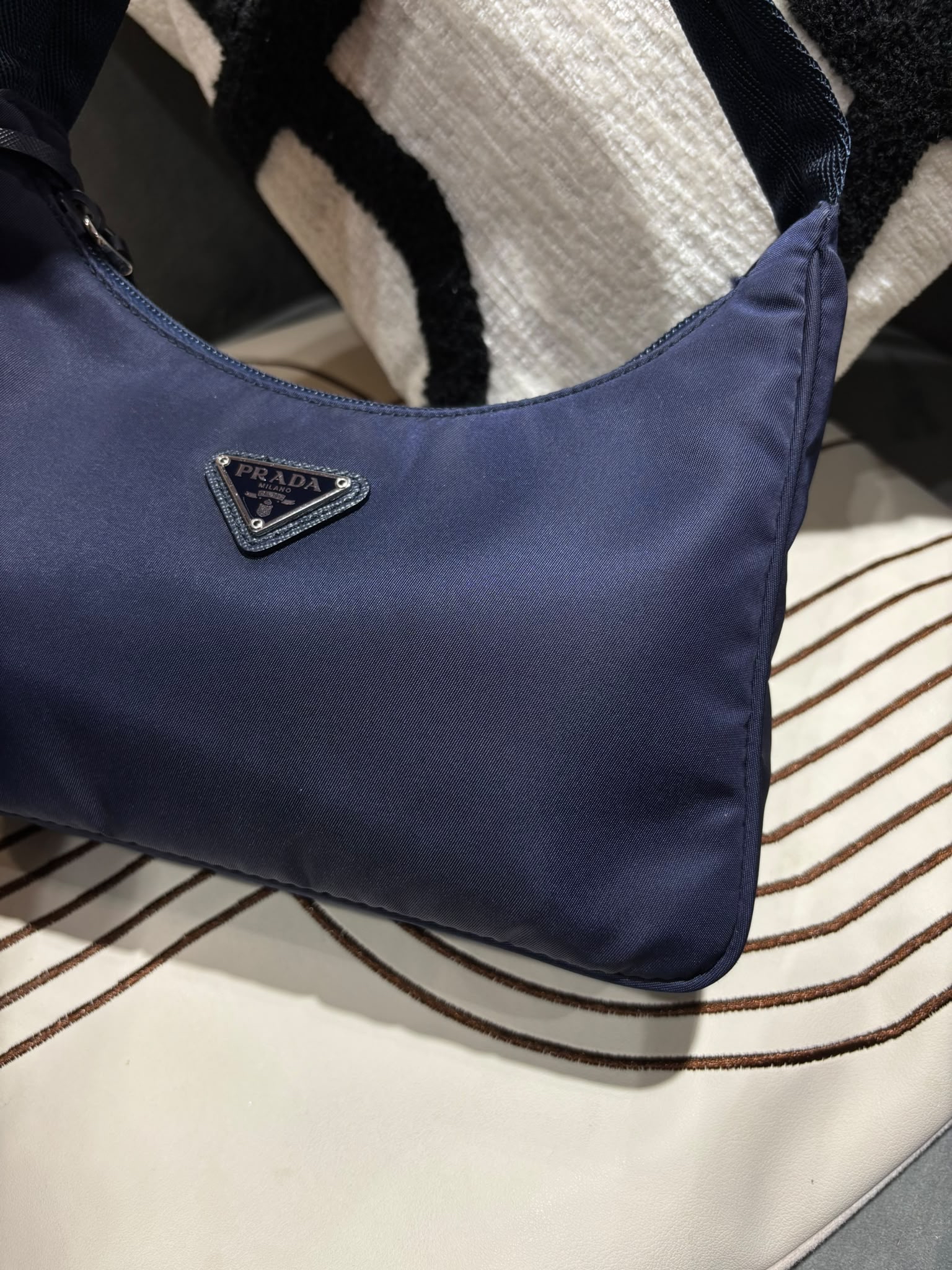 Prada re-edition 2000 re-Nylon Hobo Bag Navy 100%Authentic, 98%New