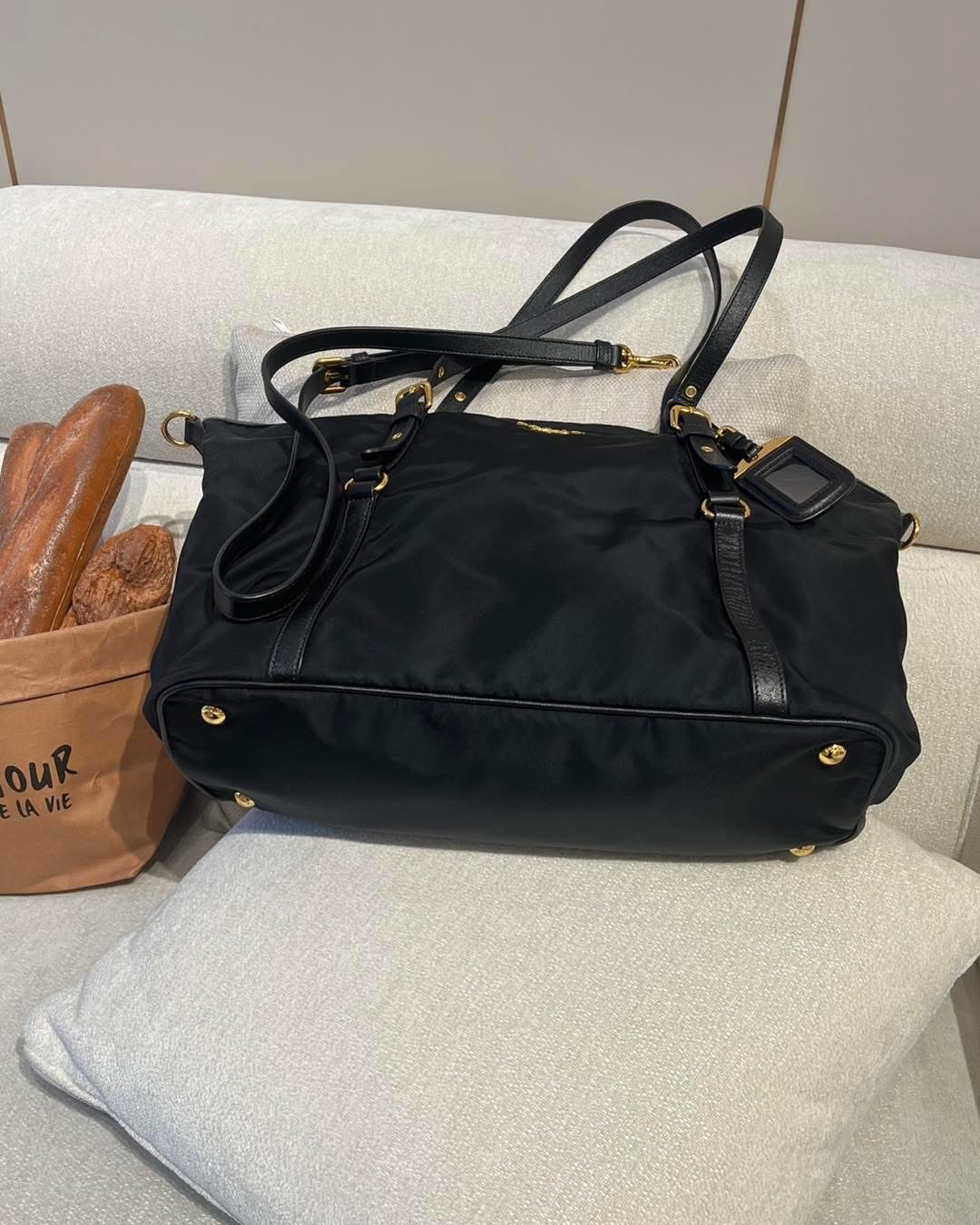 Prada shoulder bag nylon tote bag  100%Authentic,98%new✅Dust bag