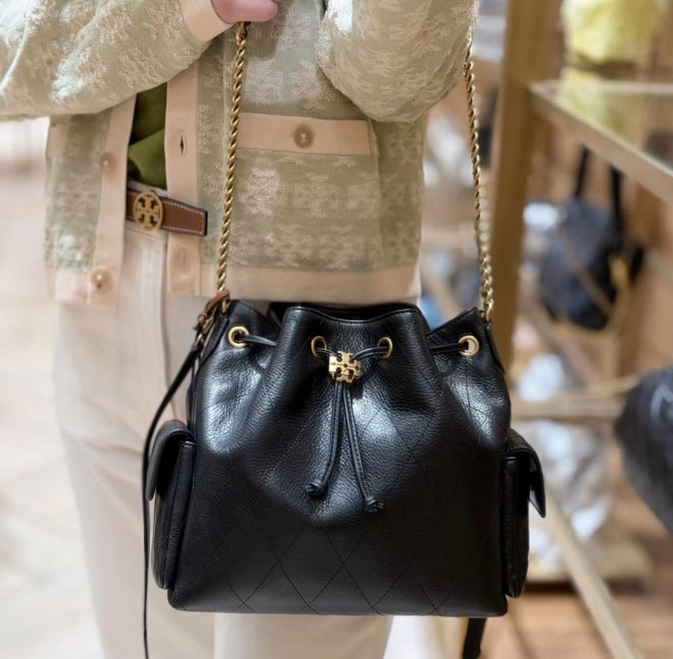 香港現貨-Tory Burch CHARLIE QUILTED DRAWSTRING SHOULDER BAG blk