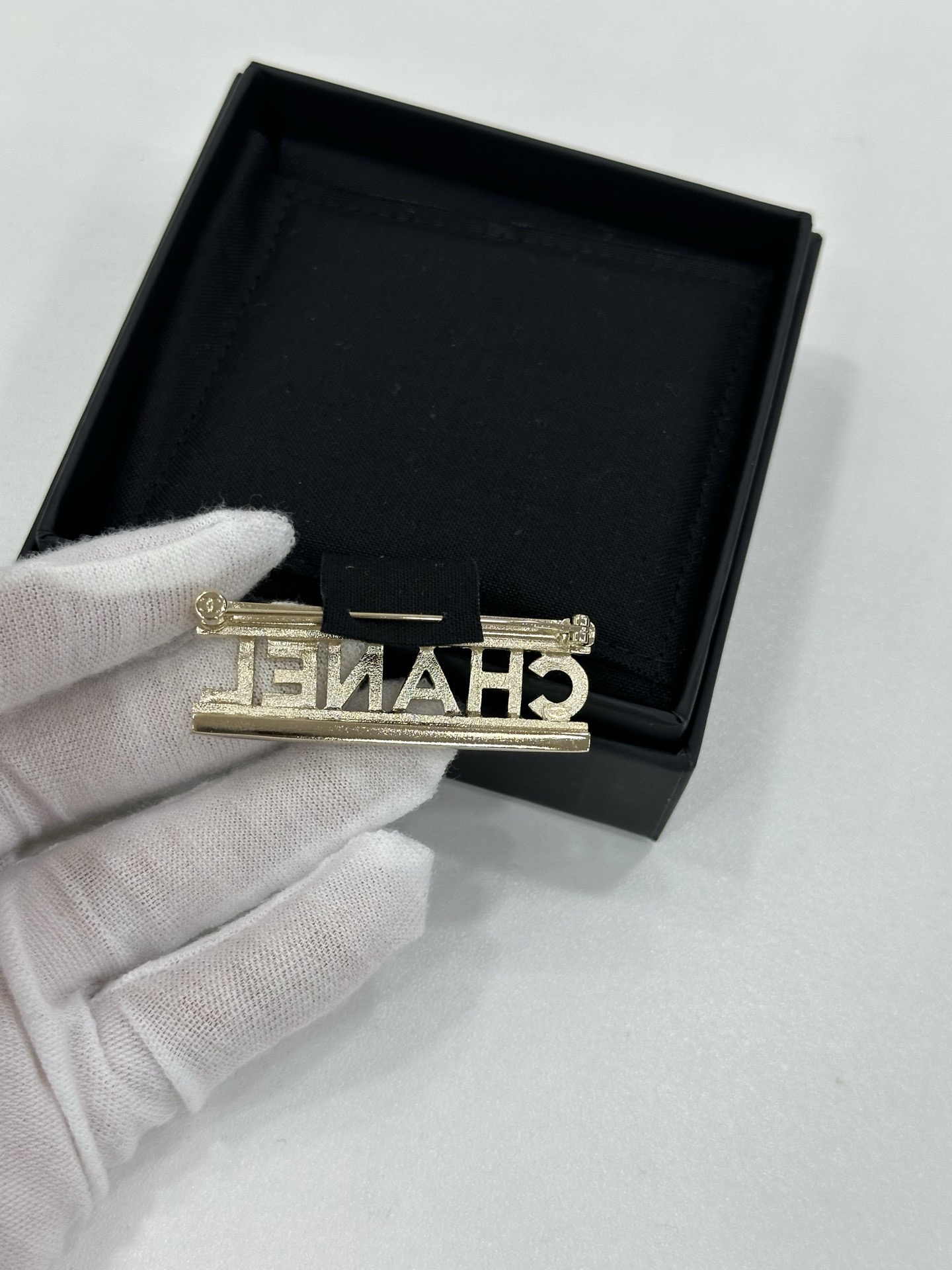 Pre-Owned CHANEL Crystal Logo Brooch Pin/ Product Code: 26041708