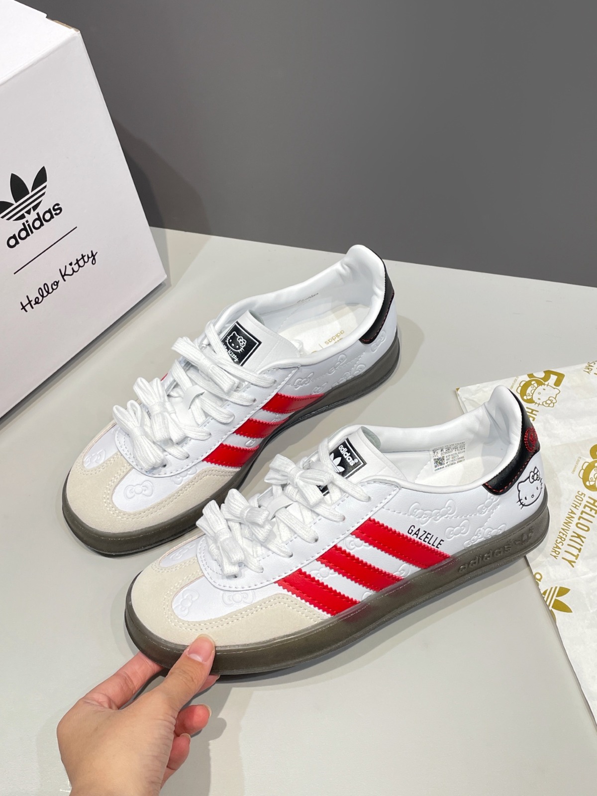 Adidas x Hello Kitty 50週年限定聯名款休閒鞋