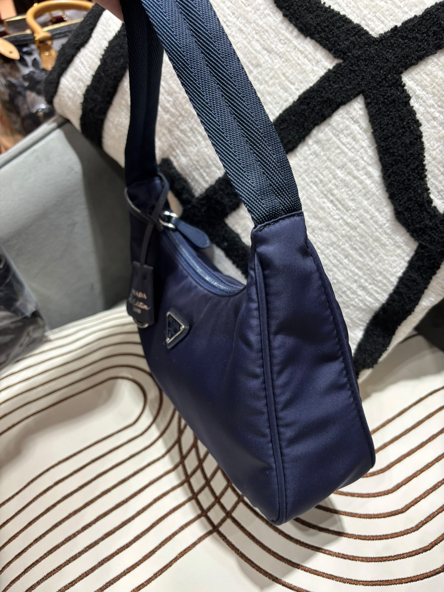 Prada re-edition 2000 re-Nylon Hobo Bag Navy 100%Authentic, 98%New