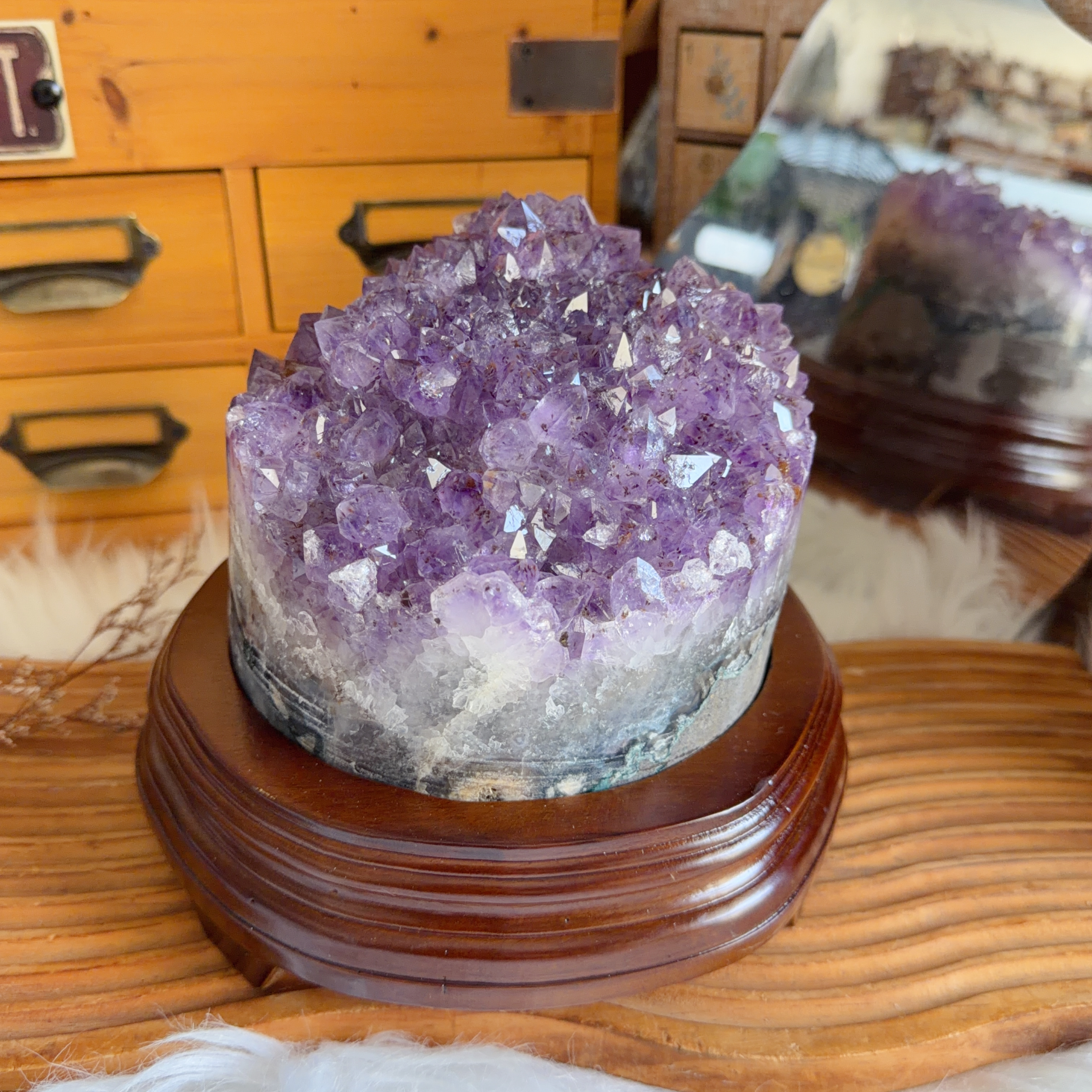 原皮紫鈦晶共生黃色方解石擺件（包底座）