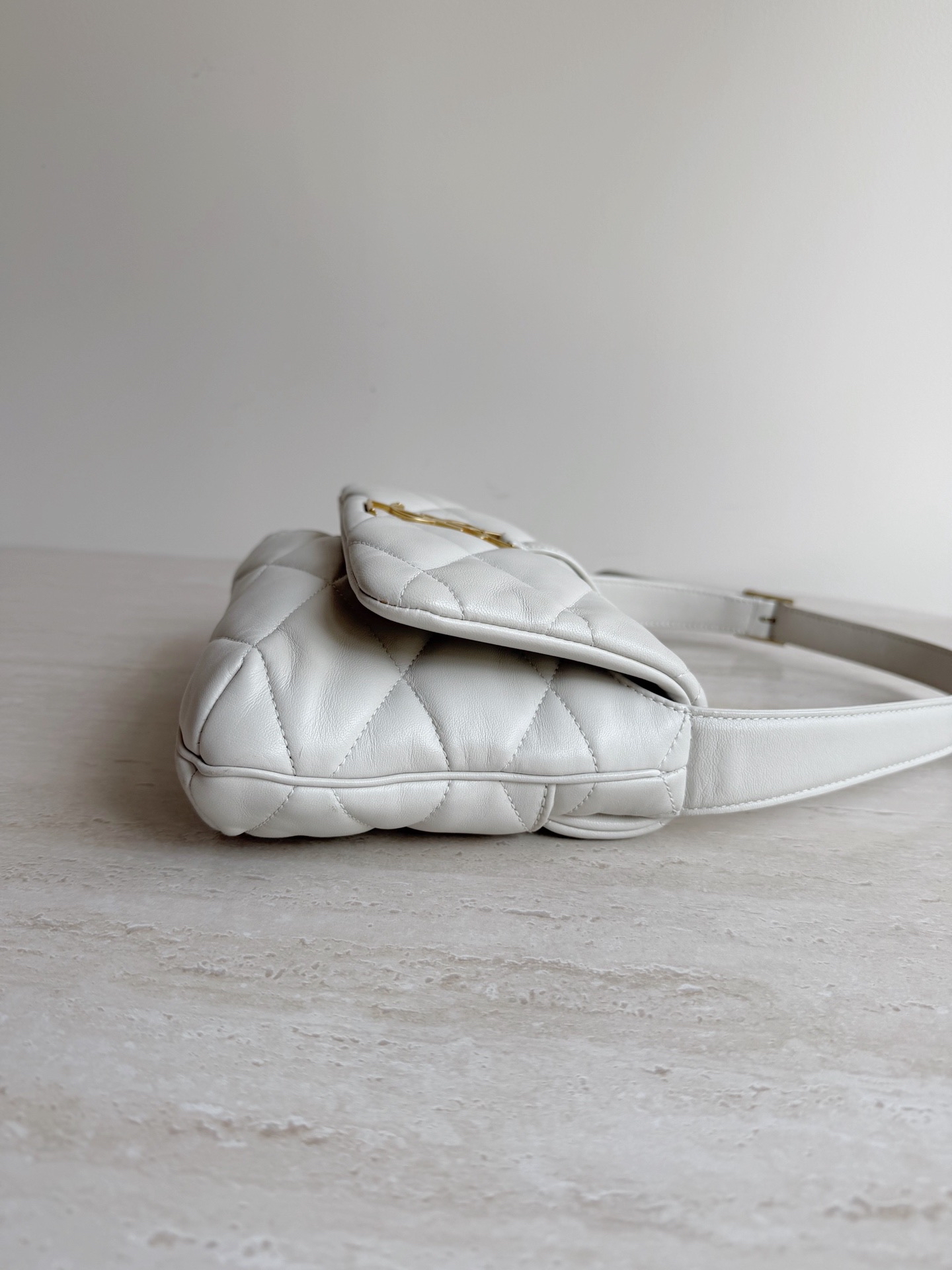 【預訂貨品】YSL白色羊皮腋下包