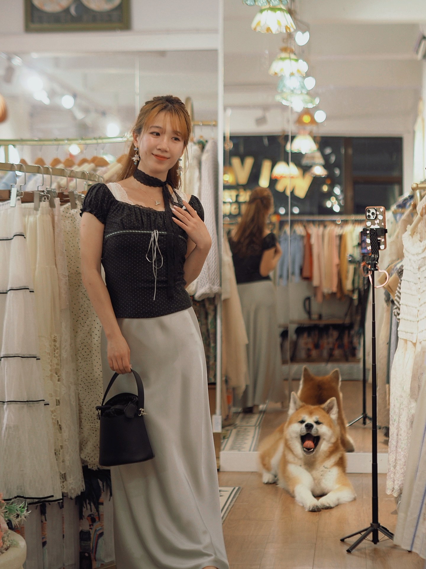 今季必備嘅緞面半截裙質